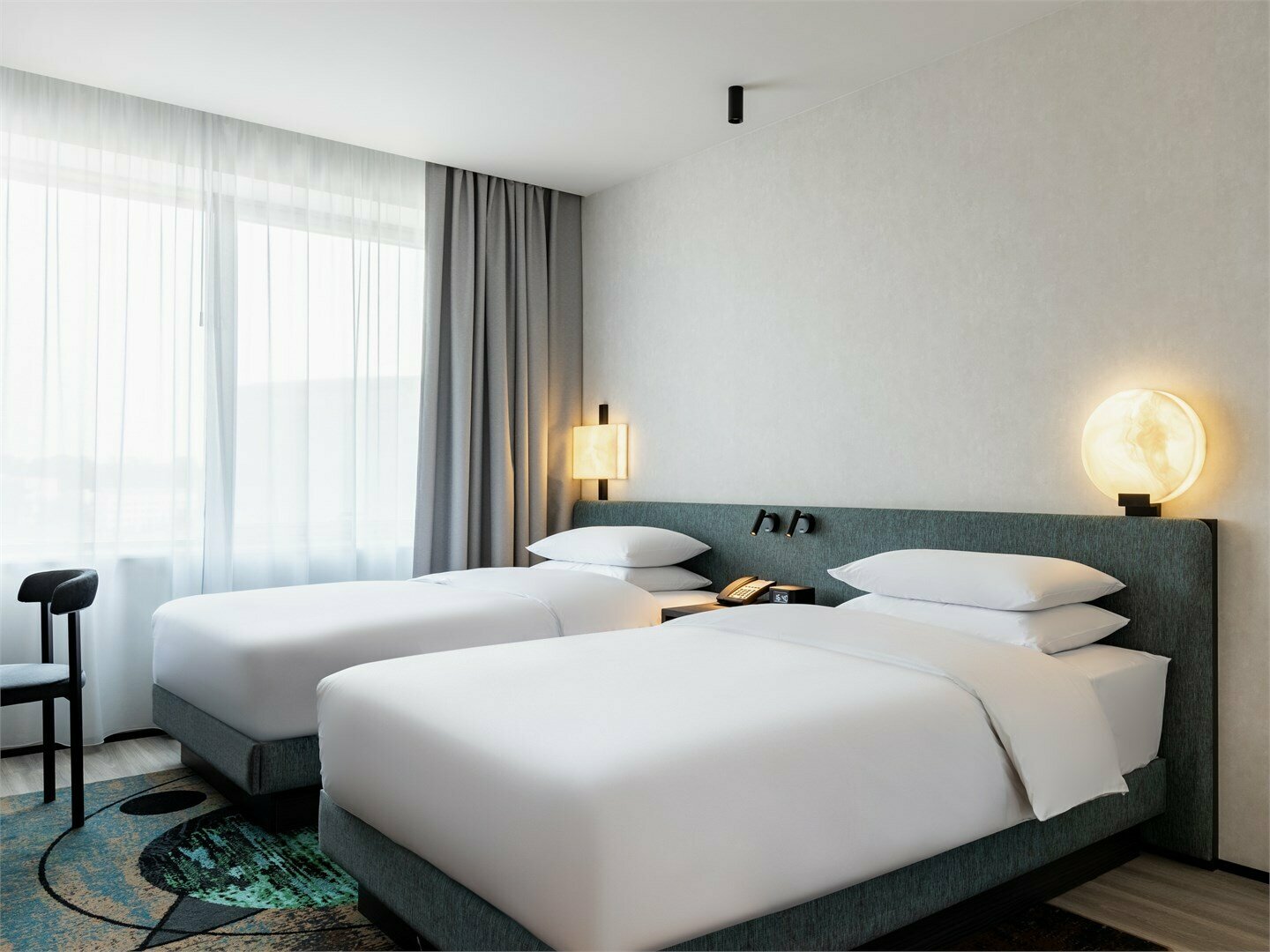 Номер стандарт с 2 односпальными кроватями на высоком этаже