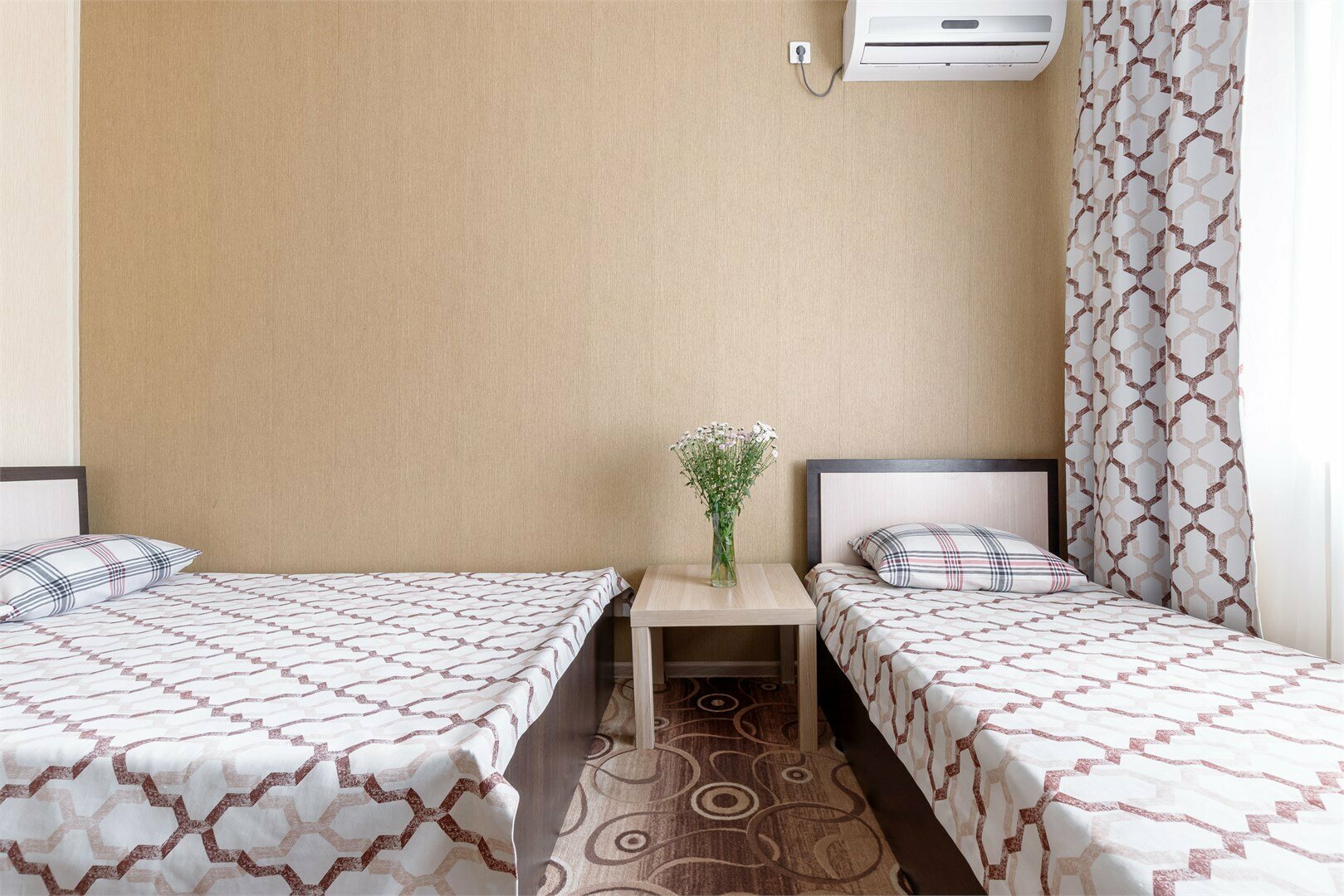 Трехместный