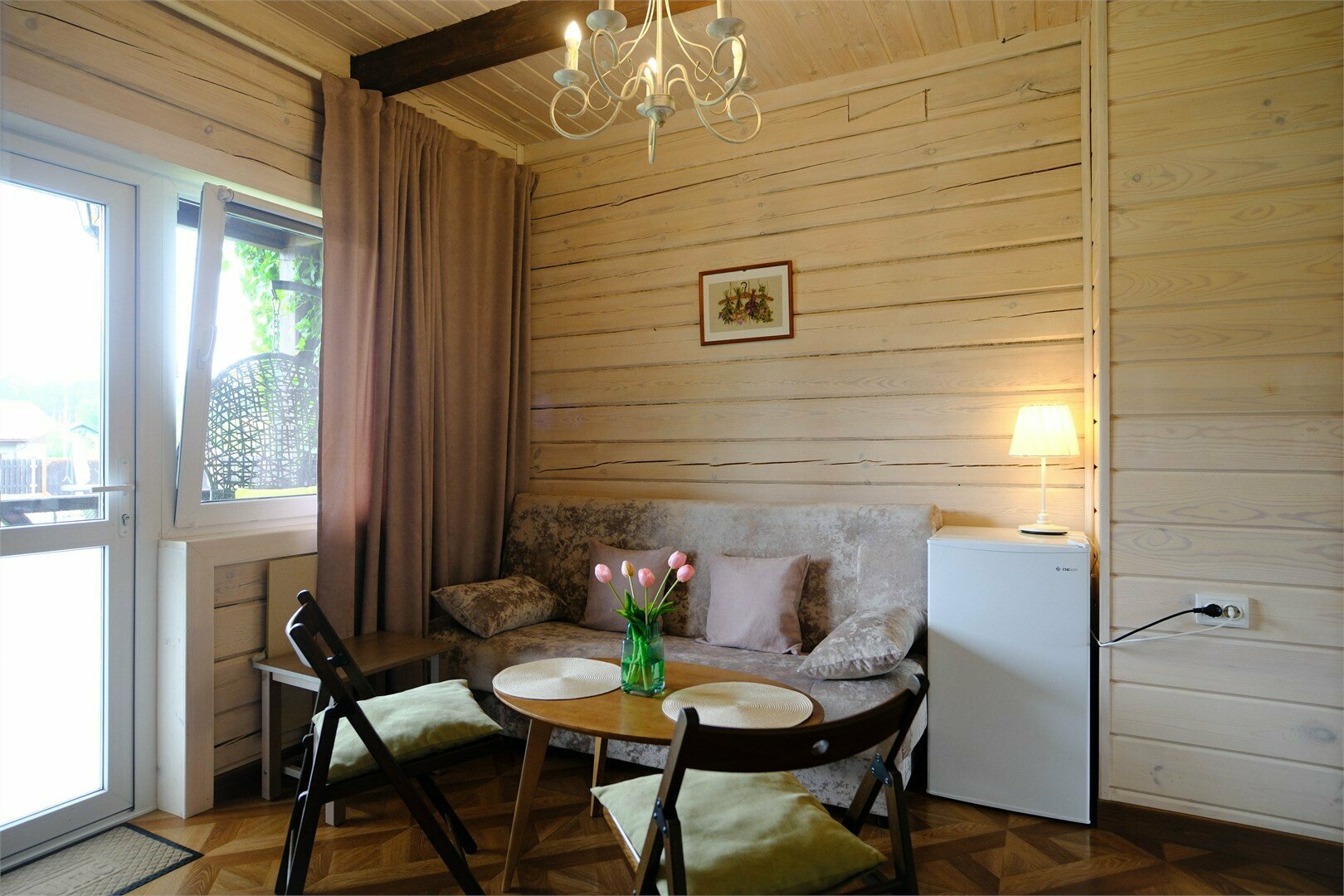 Номер-студия с кроватью размера "king-size" и диван-кроватью