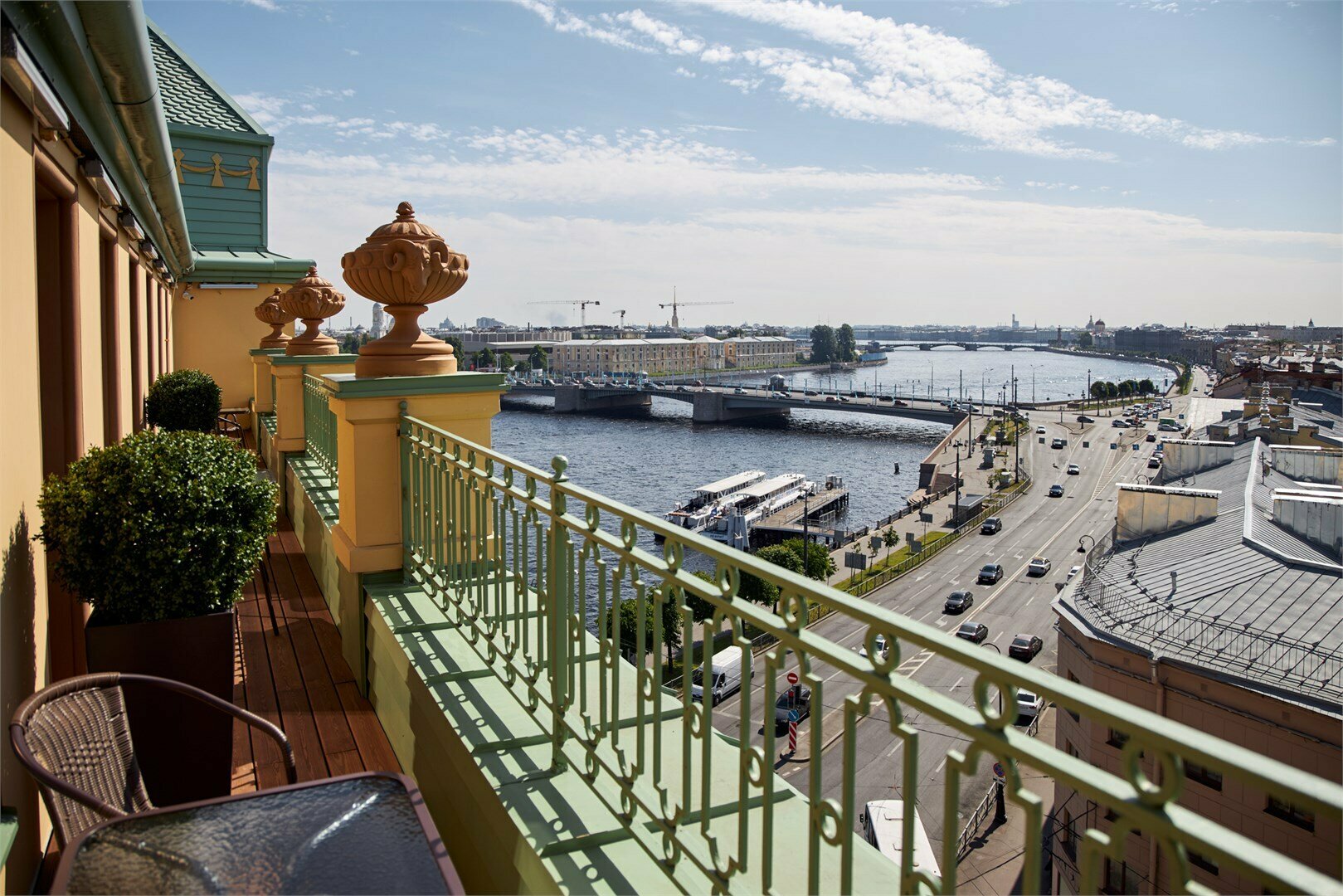 Полулюкс с террасой | Вид на Неву