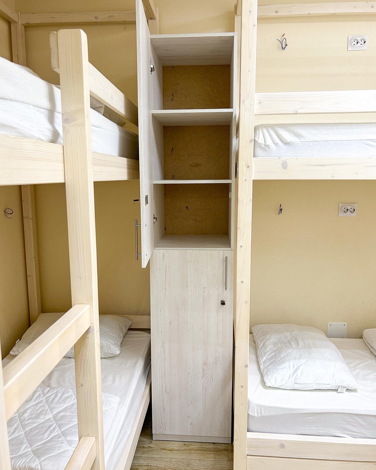 Кровать в общем номере для мужчин