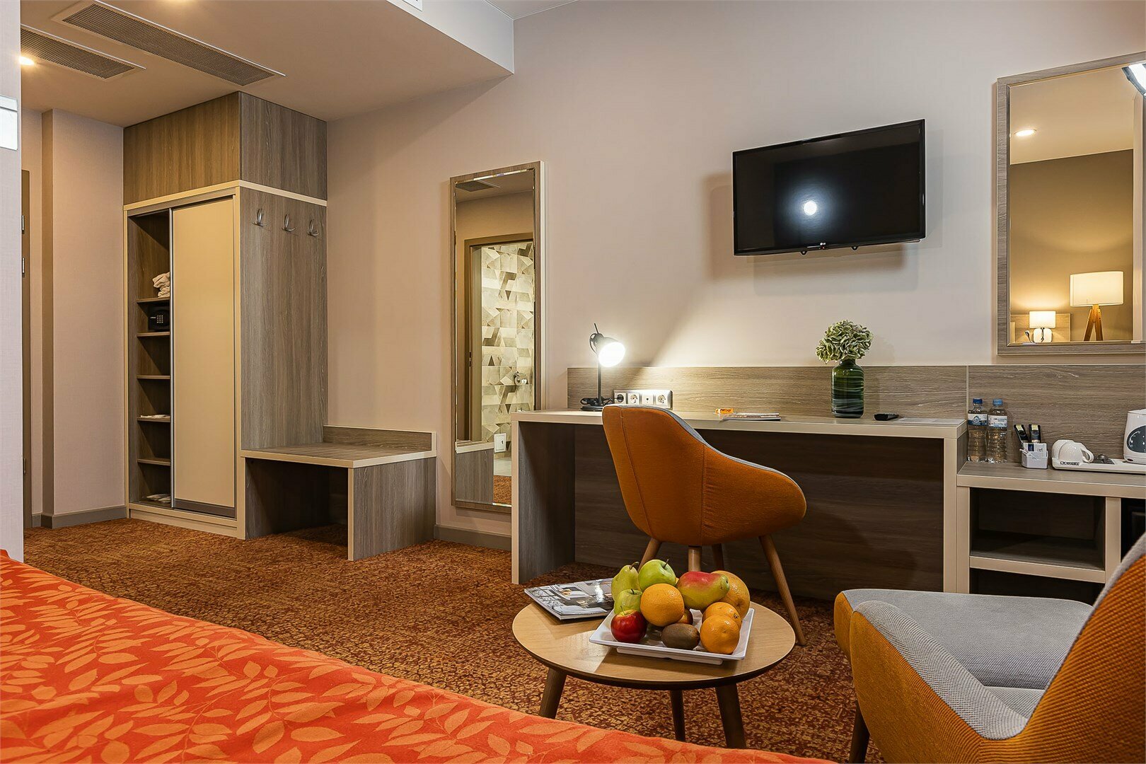 Стандартный номер с видом на реку и 1 большой кроватью