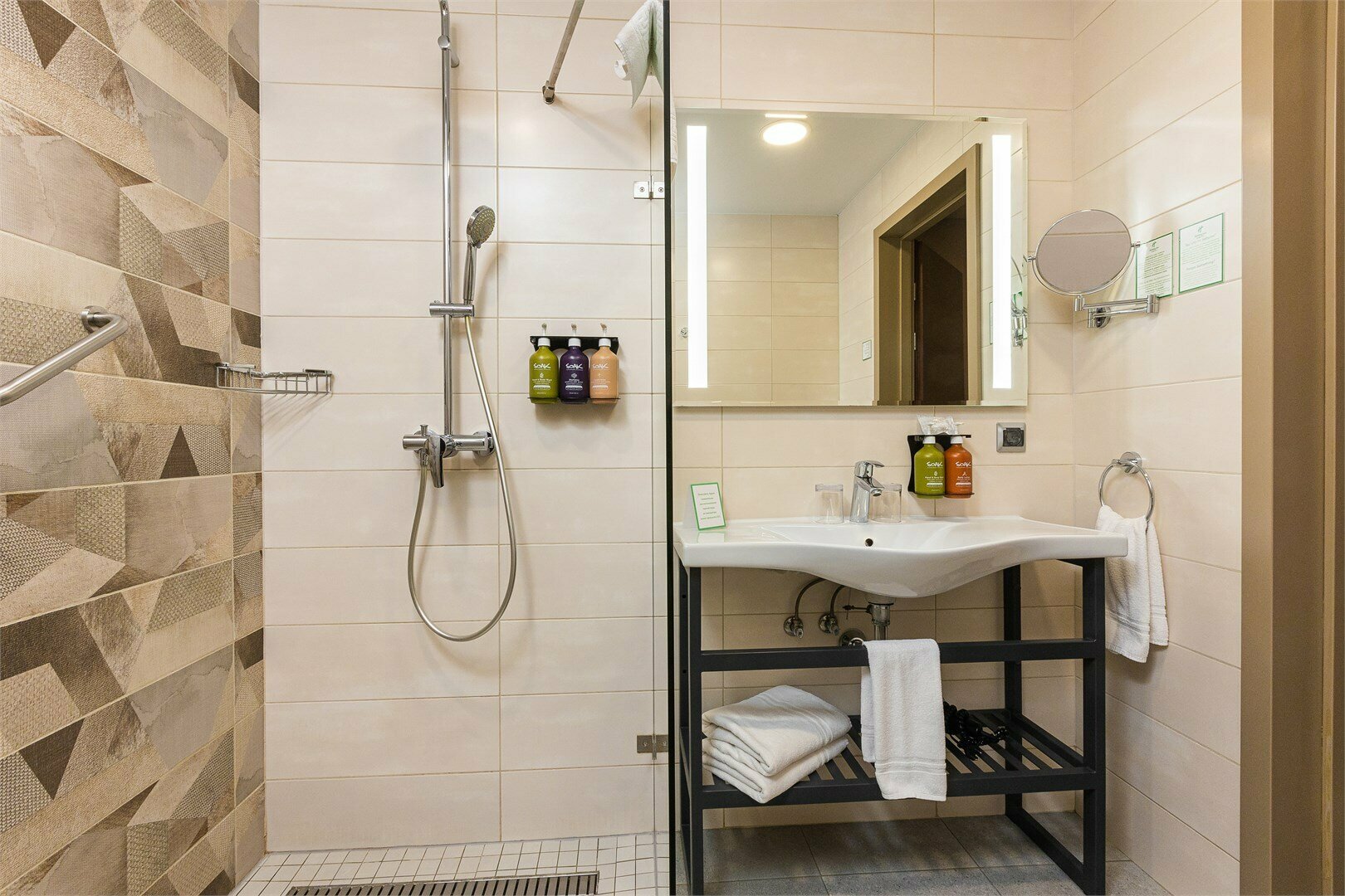 Представительский номер c 1 большой кроватью