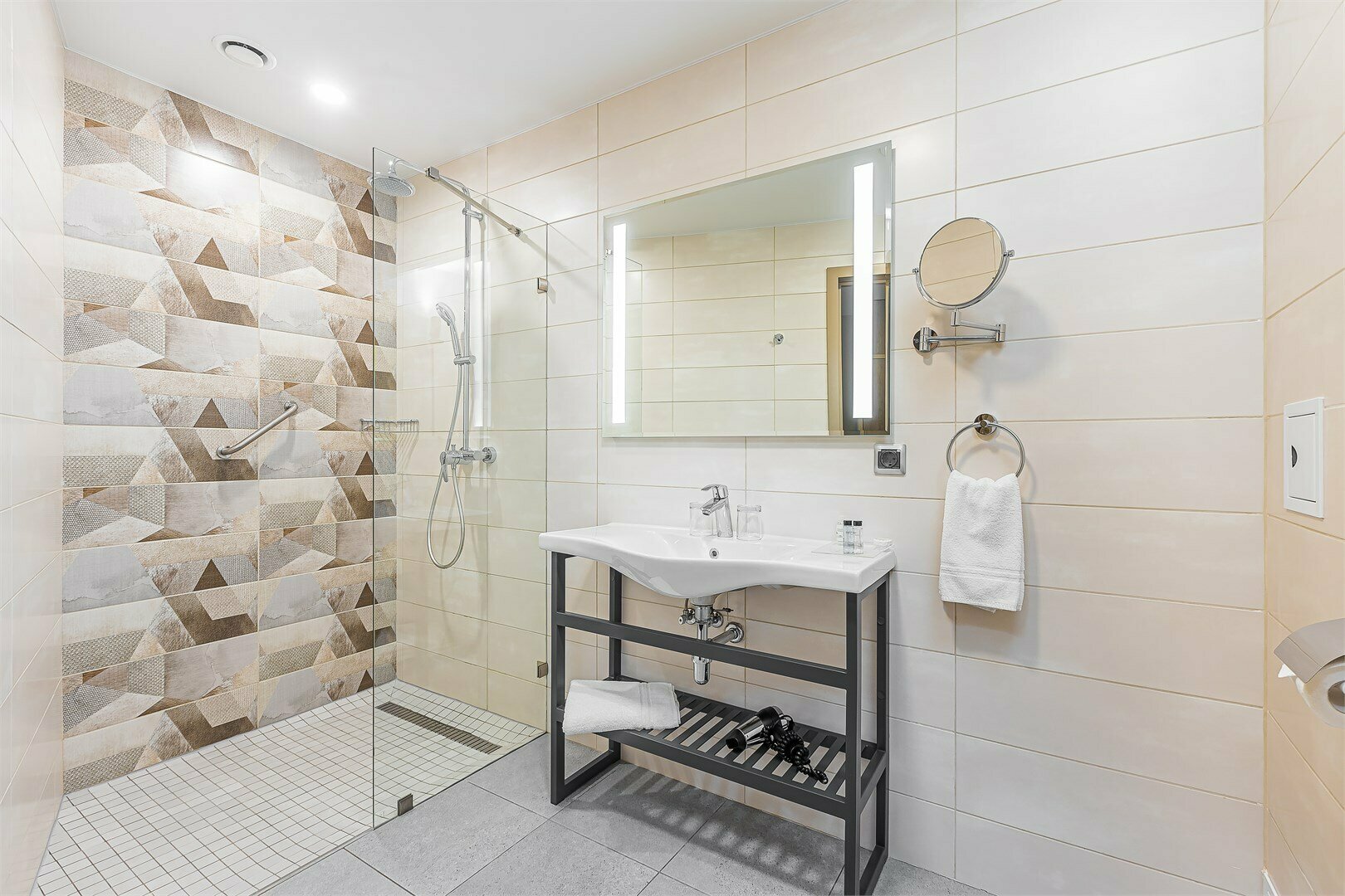 Представительский номер с панорамным видом на реку и 2 отдельными кроватями