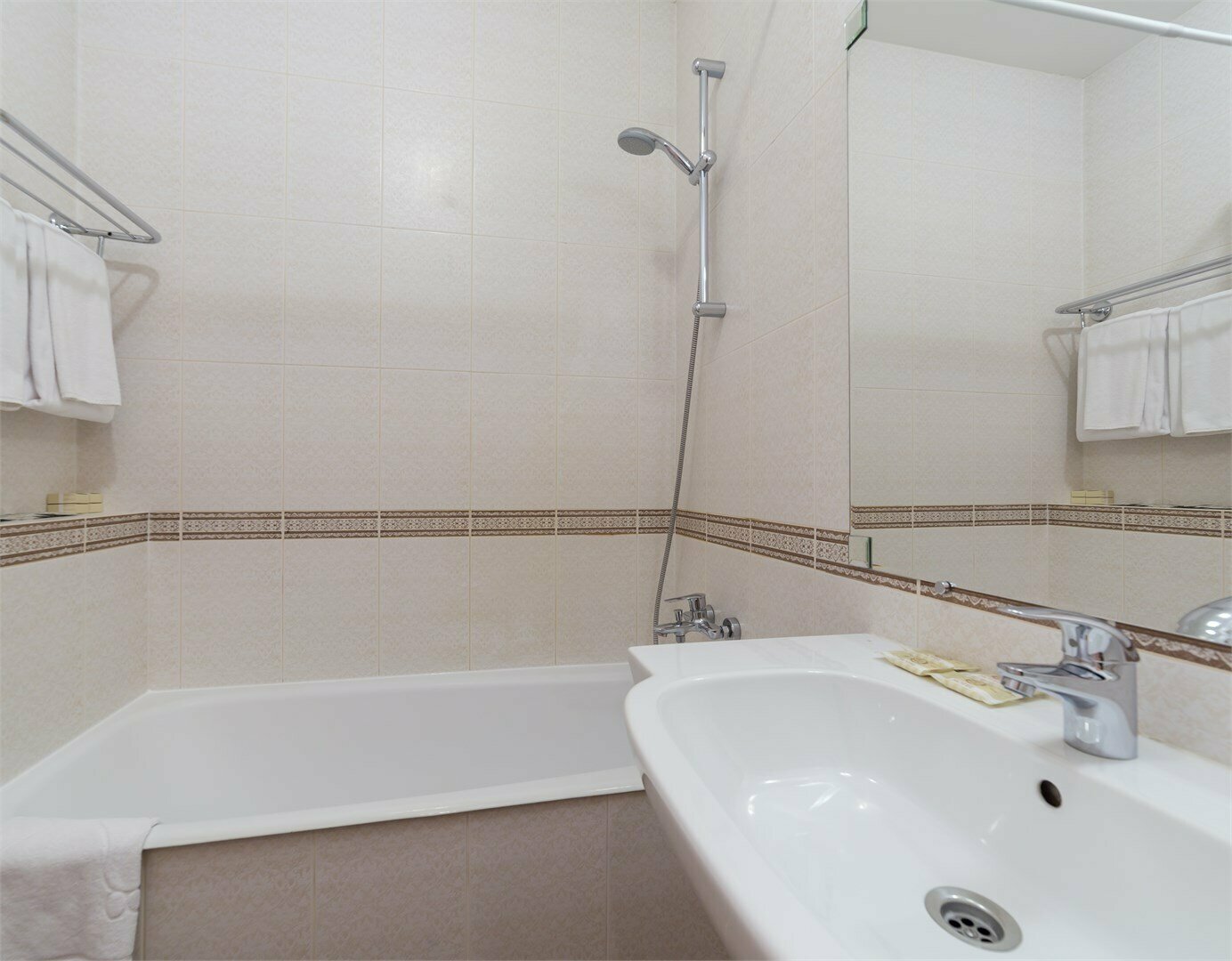 Стандартный двухместный номер с двумя раздельными кроватями