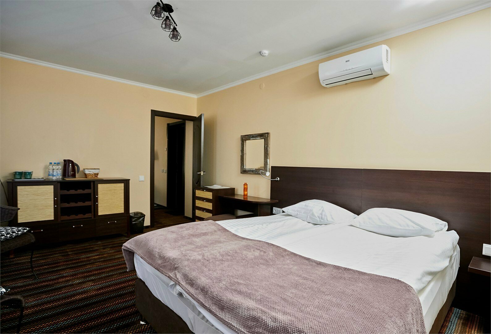 Джуниор Сьют (***)