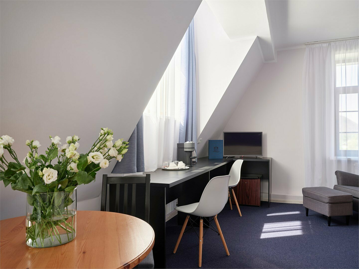 Номера высшей категории "Джуниор Сюит" ( две односпальные кровати/одна двуспальная кровать)