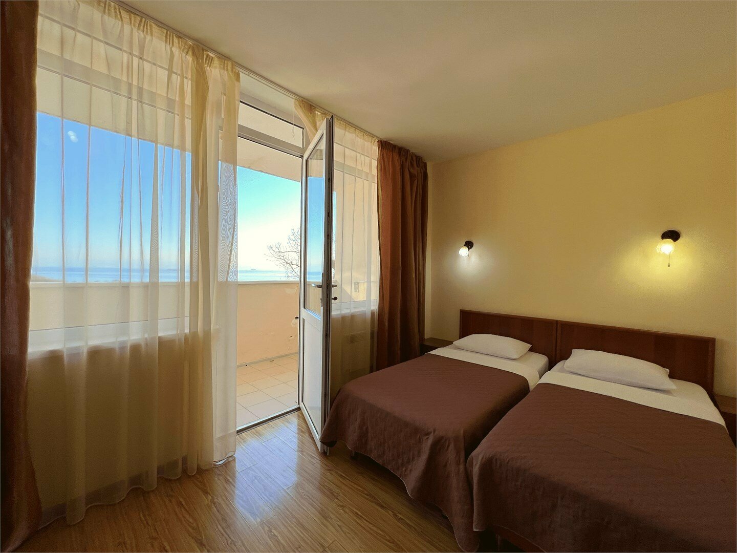 Улучшенный двухместный номер с 2 отдельными кроватями