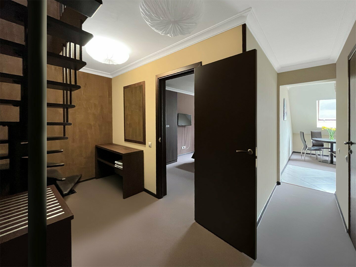 Апартаменты с двумя спальнями, двухуровневые (мансарда, без кондиционера)