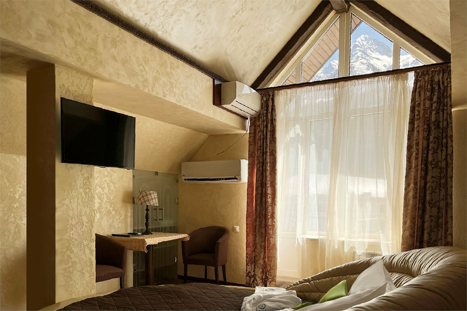 Апартамент мансарда с балконом