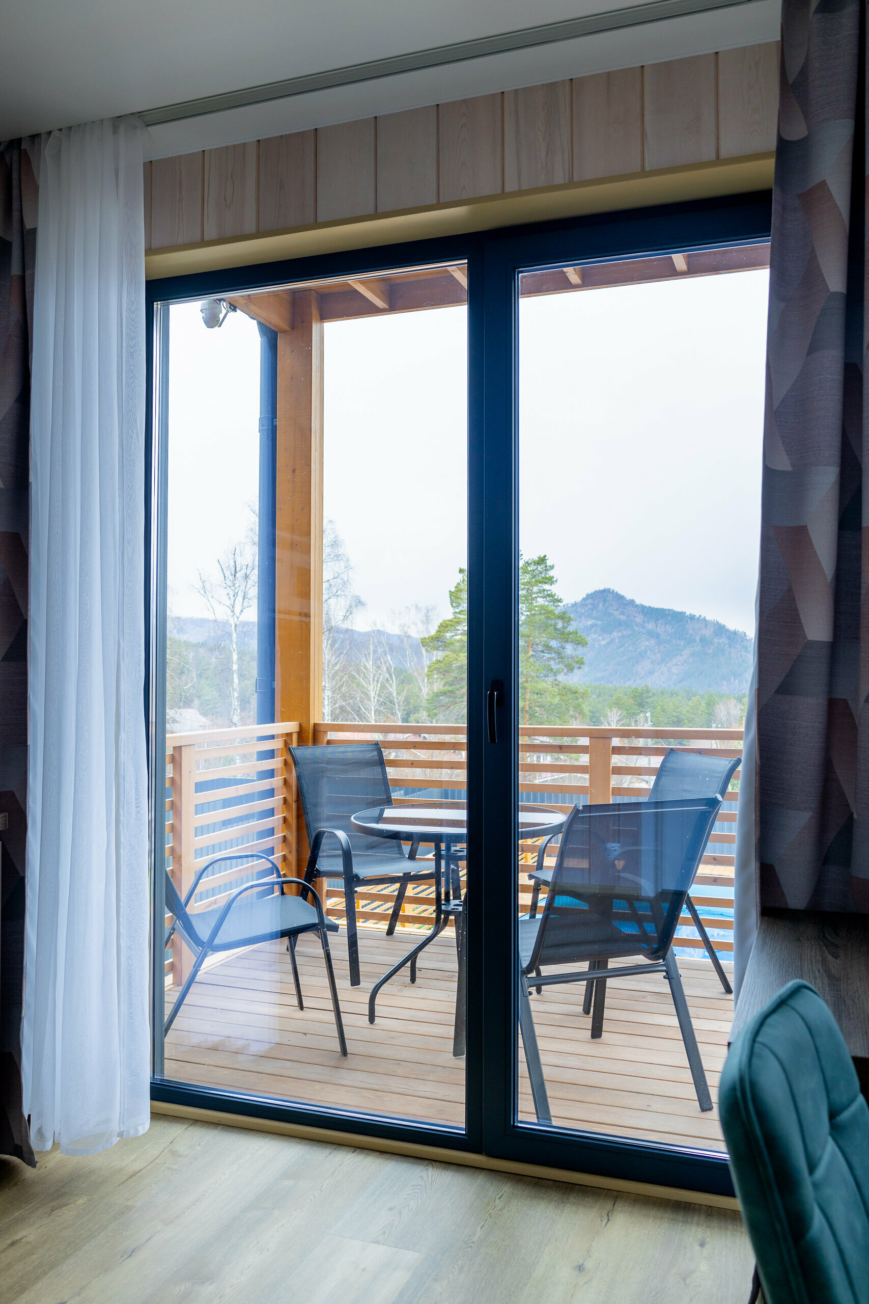 Семейный номер с видом на горы