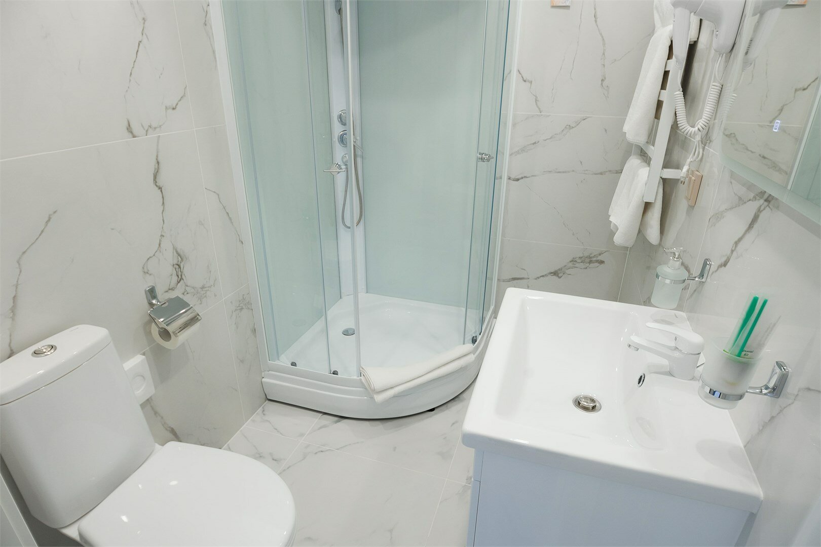 Стандарт с отдельным входом и мансардным окном