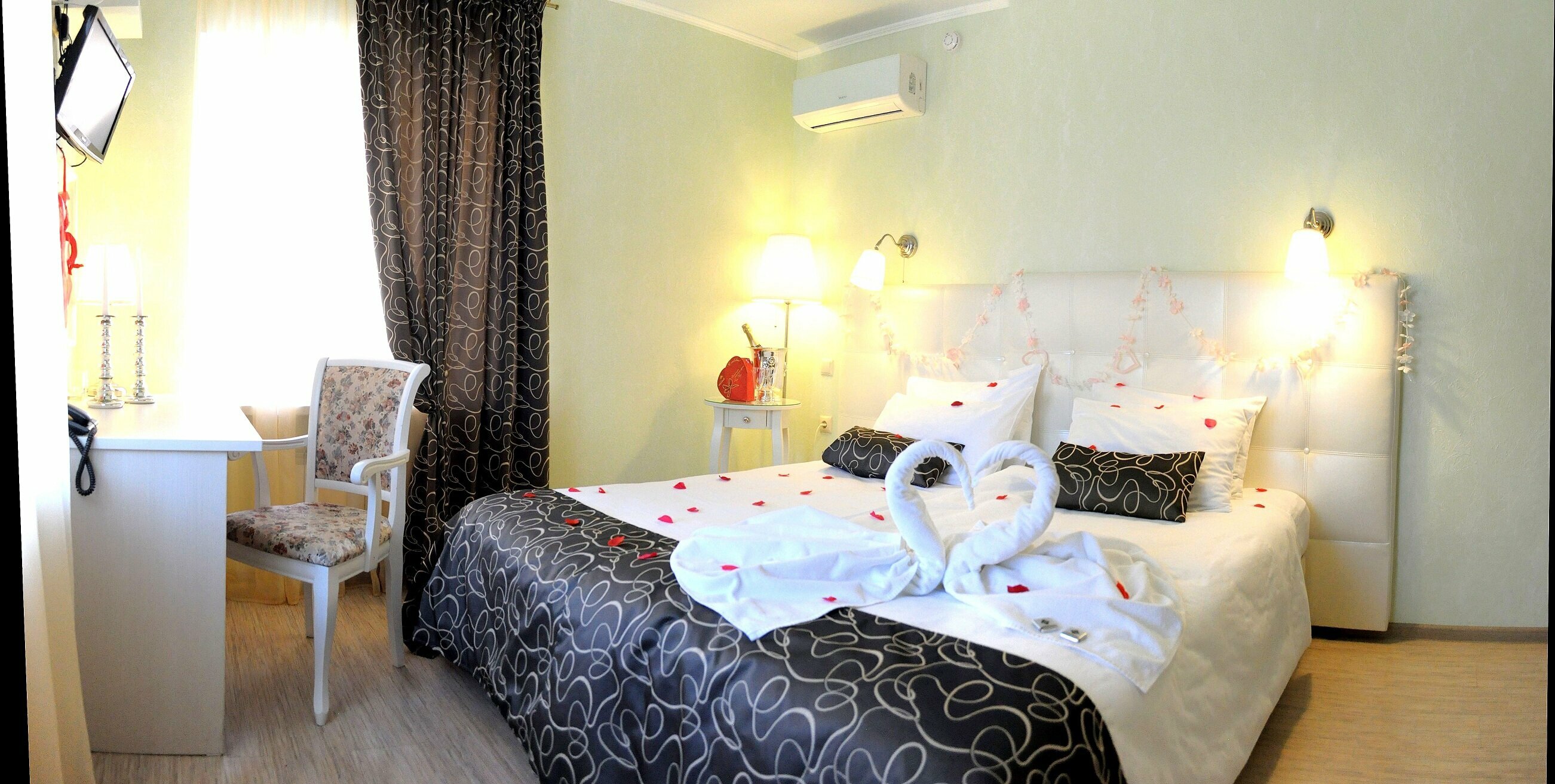 Двухместный номер с 1 кроватью или 2 отдельными кроватями и балконом