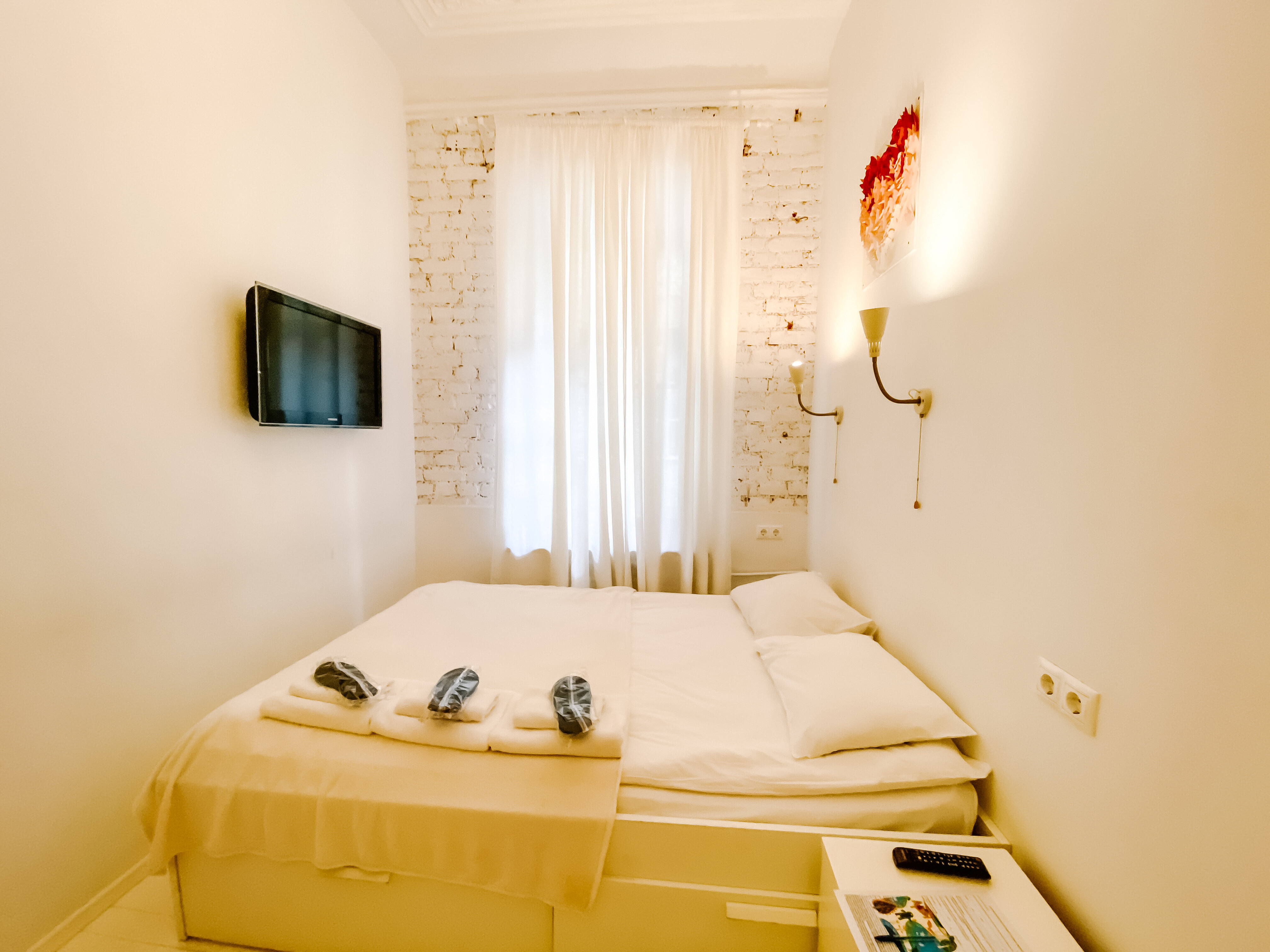 Трехместный номер с общей ванной комнатой