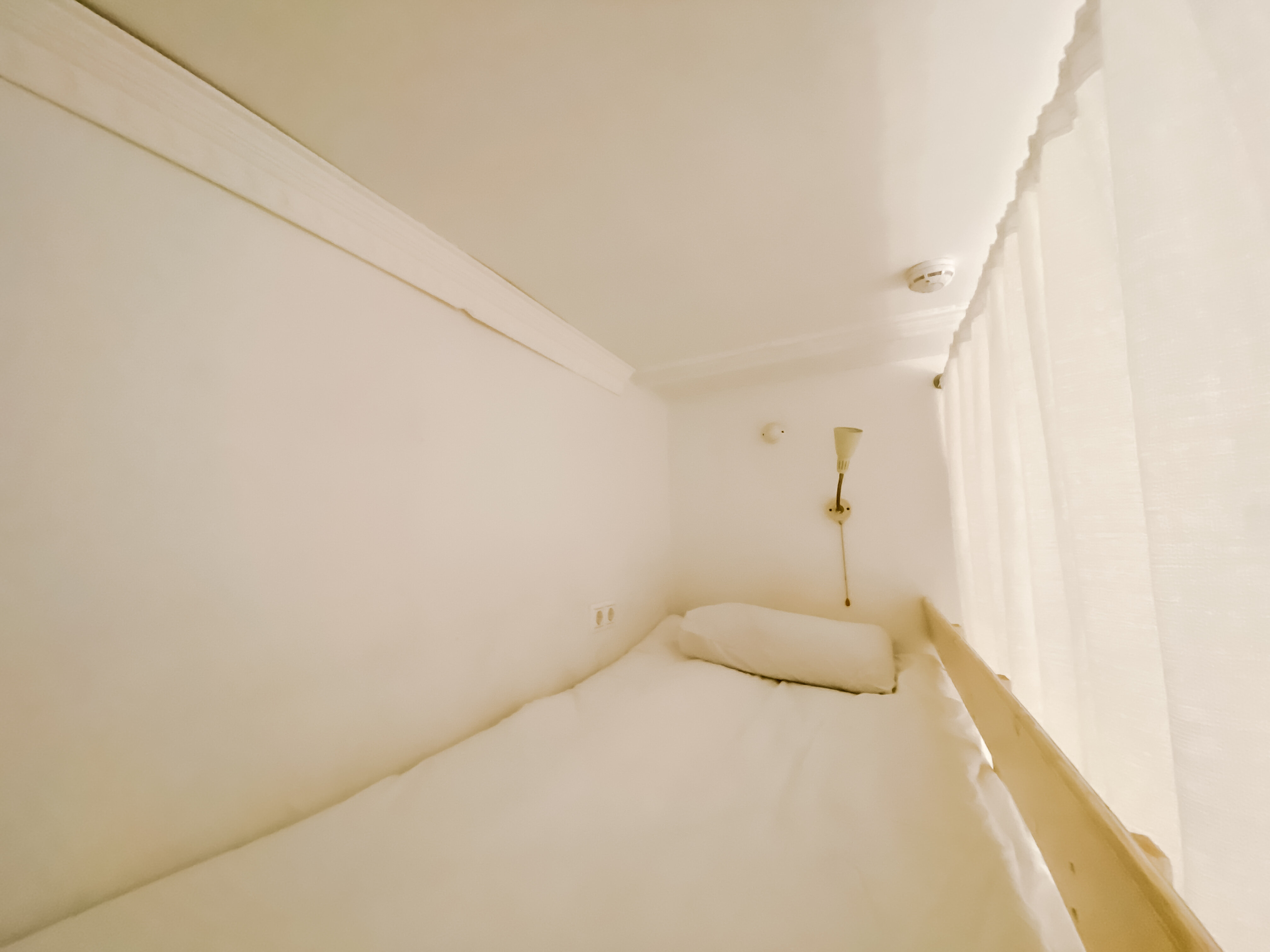 Трехместный номер с общей ванной комнатой