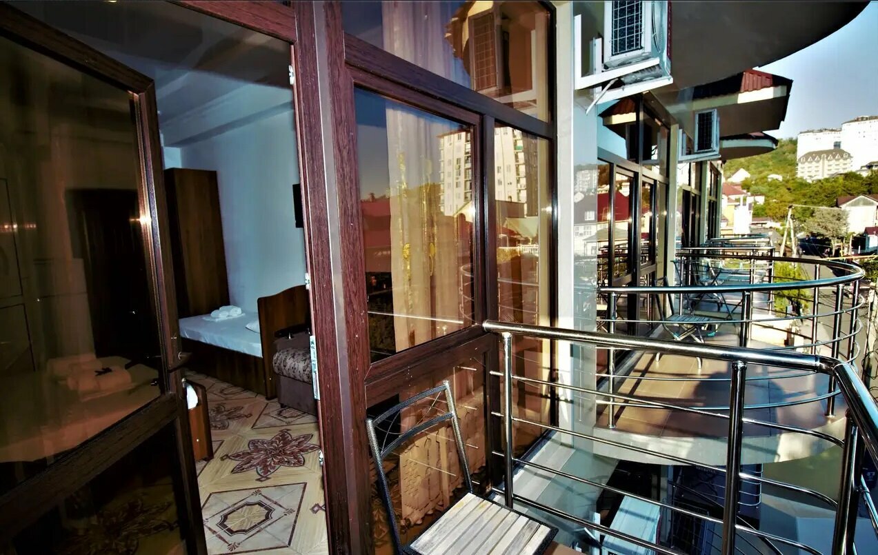 Трехместная комната с балконом