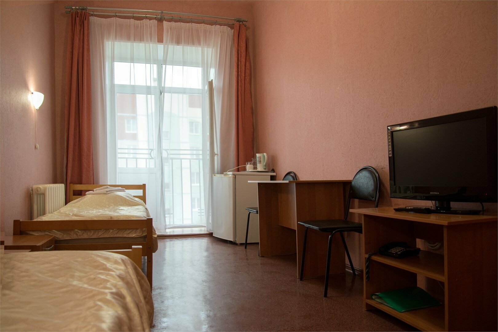 Просторный двухместный номер с 2 отдельными кроватями