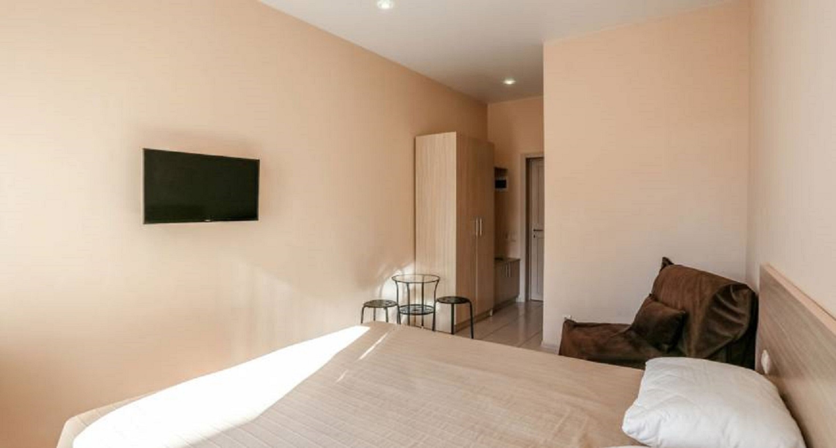 Трехместный номер с балконом