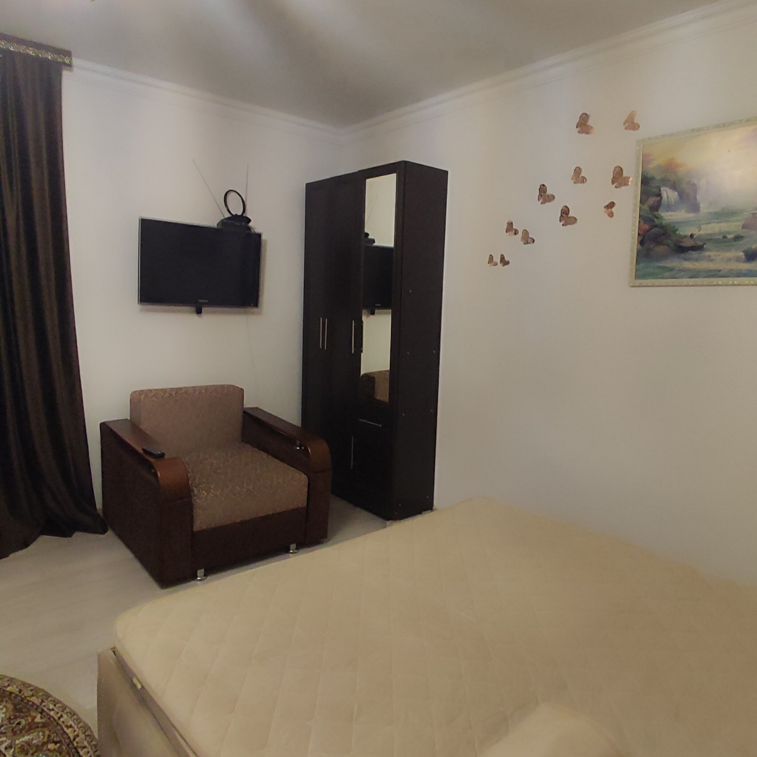 Трехместный номер «Комфорт» с душем