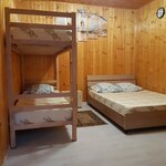 Четырехместный номер с душем в Дубовая роща
