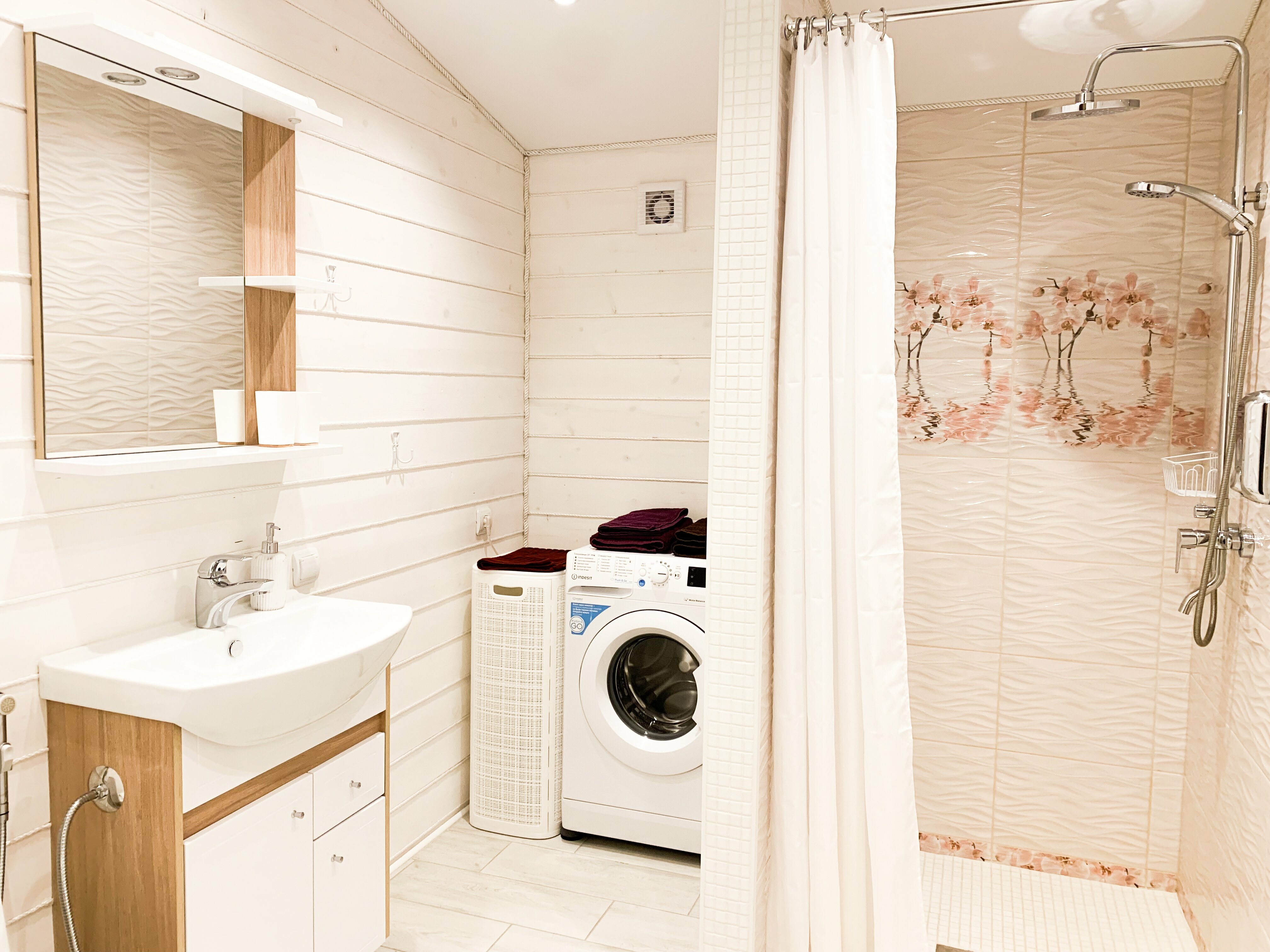 Семейный номер с видом на озеро