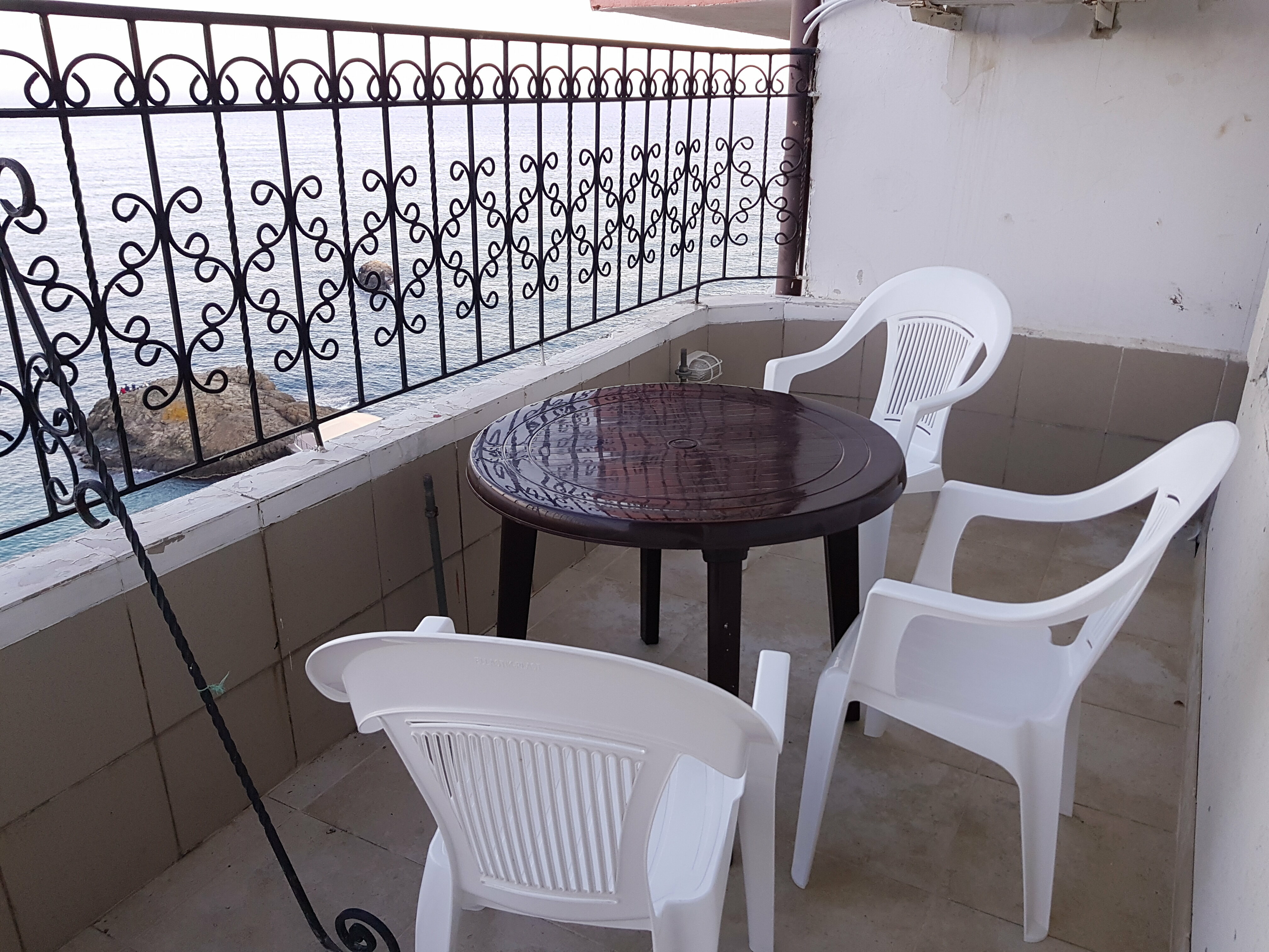 Двухкомнатный Люкс с кухней, балконом и прямым видом на море