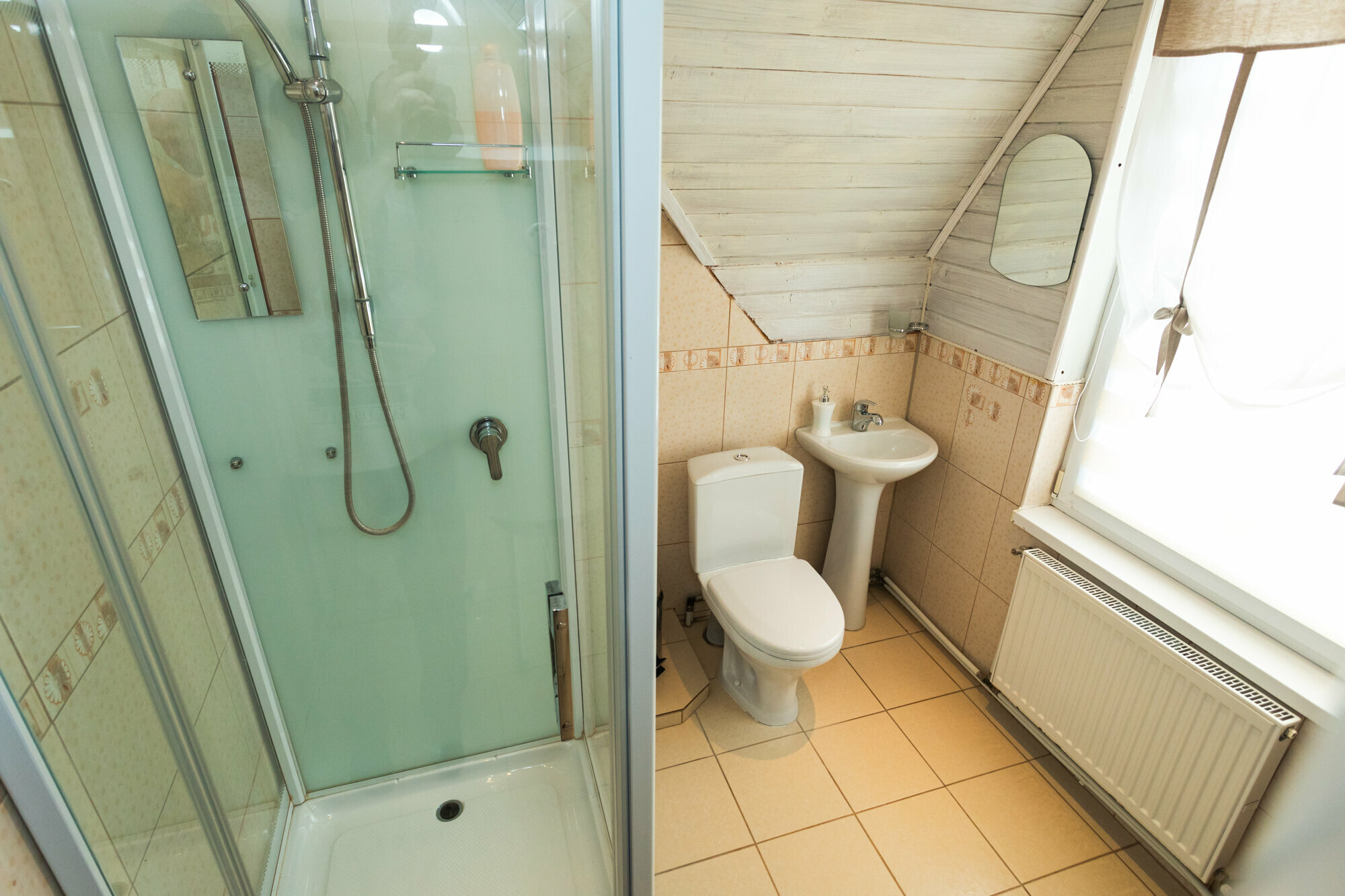 Двухместный номер с 1 кроватью и общей ванной комнатой