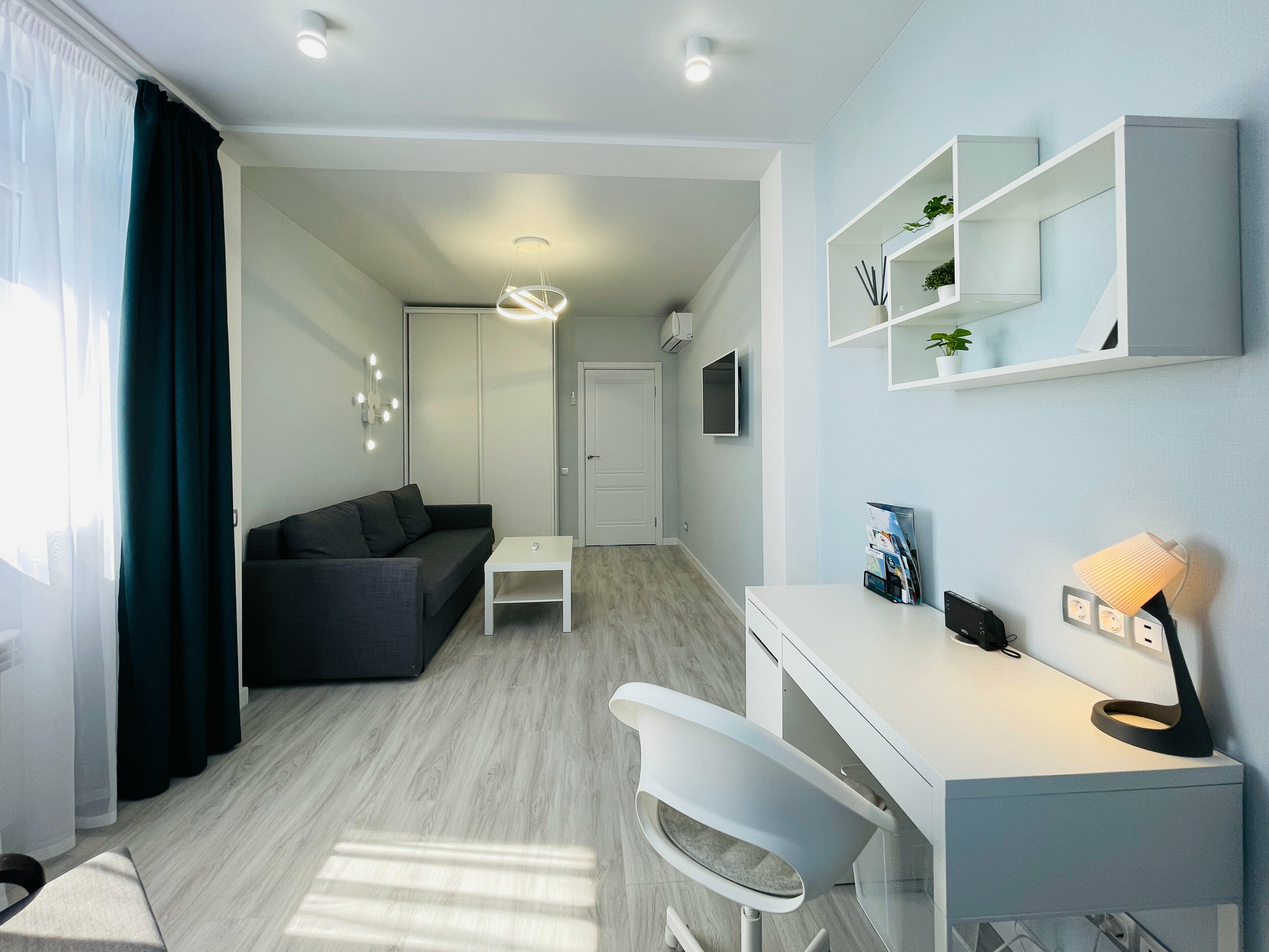 Апартаменты с одной спальней и гостиной (с душевой кабиной)