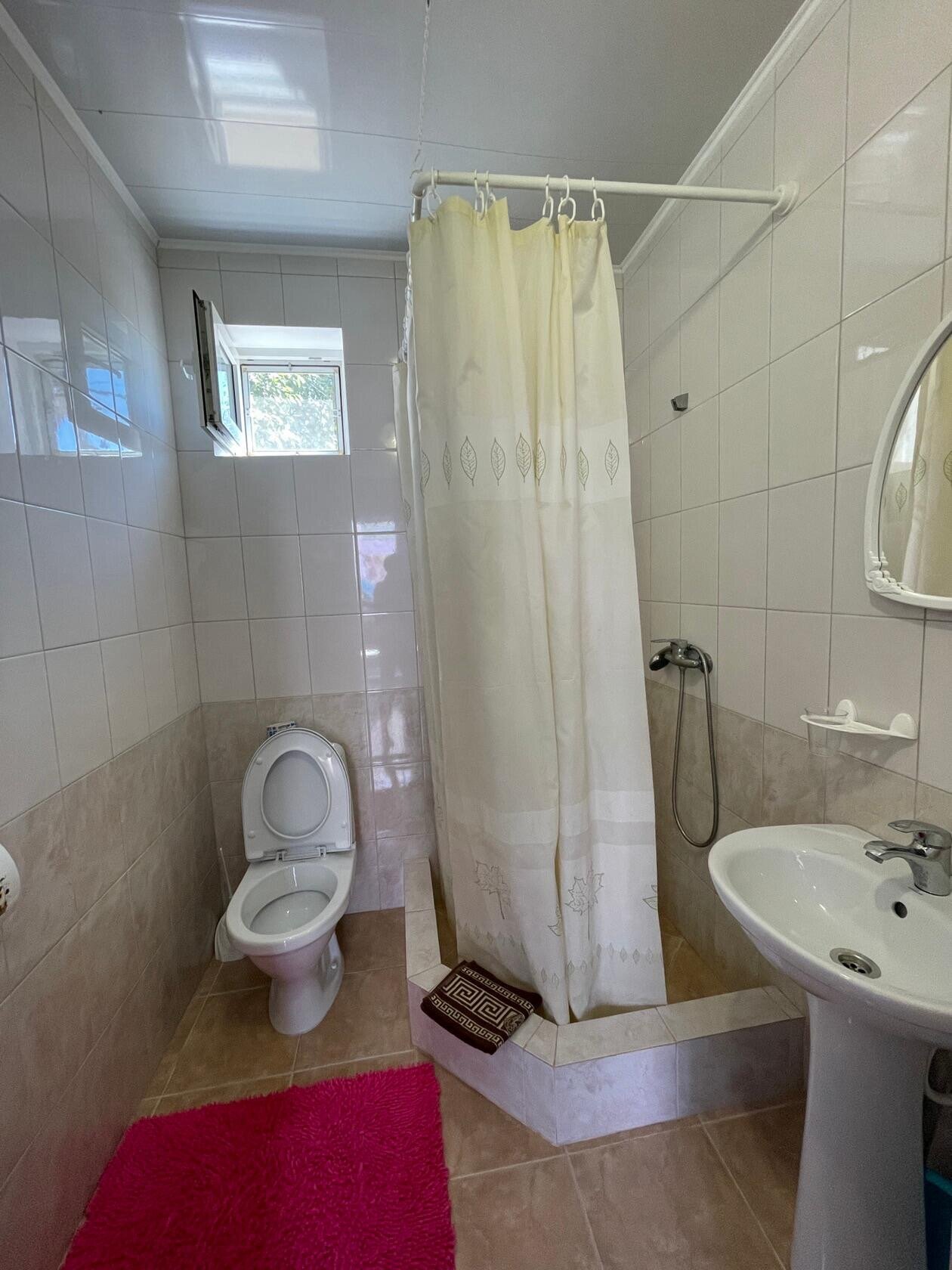 Трехместный номер «Комфорт» с душем