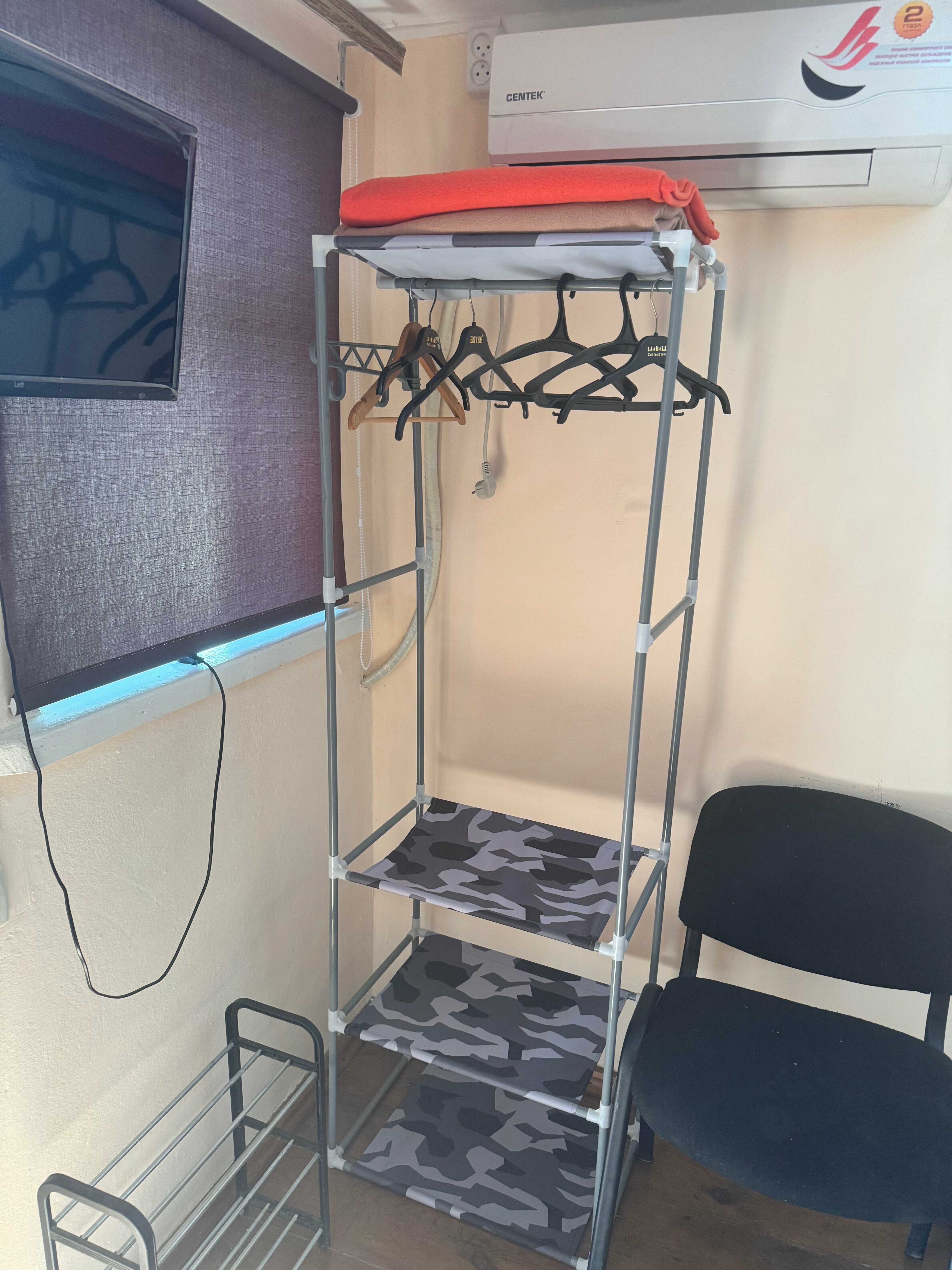 Двухместный номер с 2 отдельными кроватями и общим туалетом