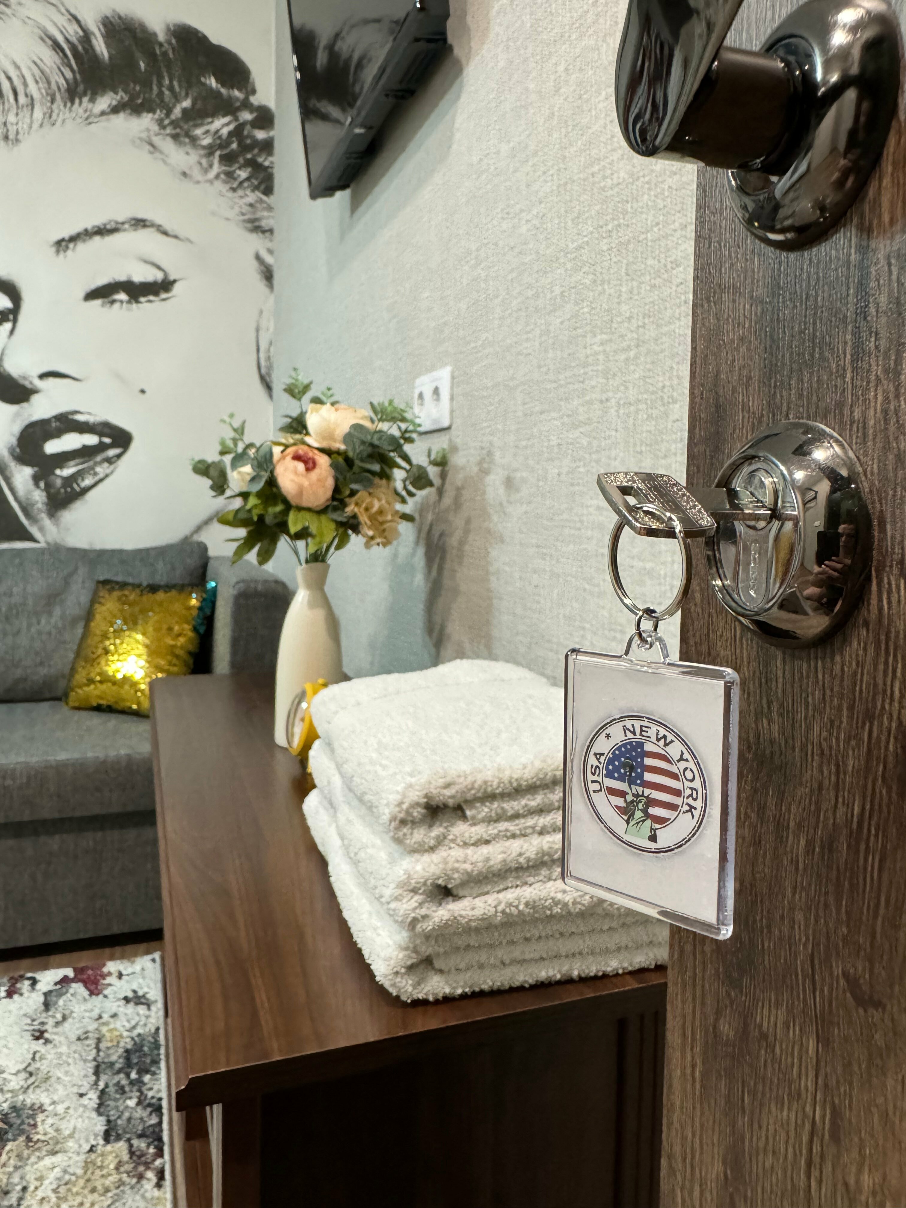 Трехместный номер «Комфорт» с душем