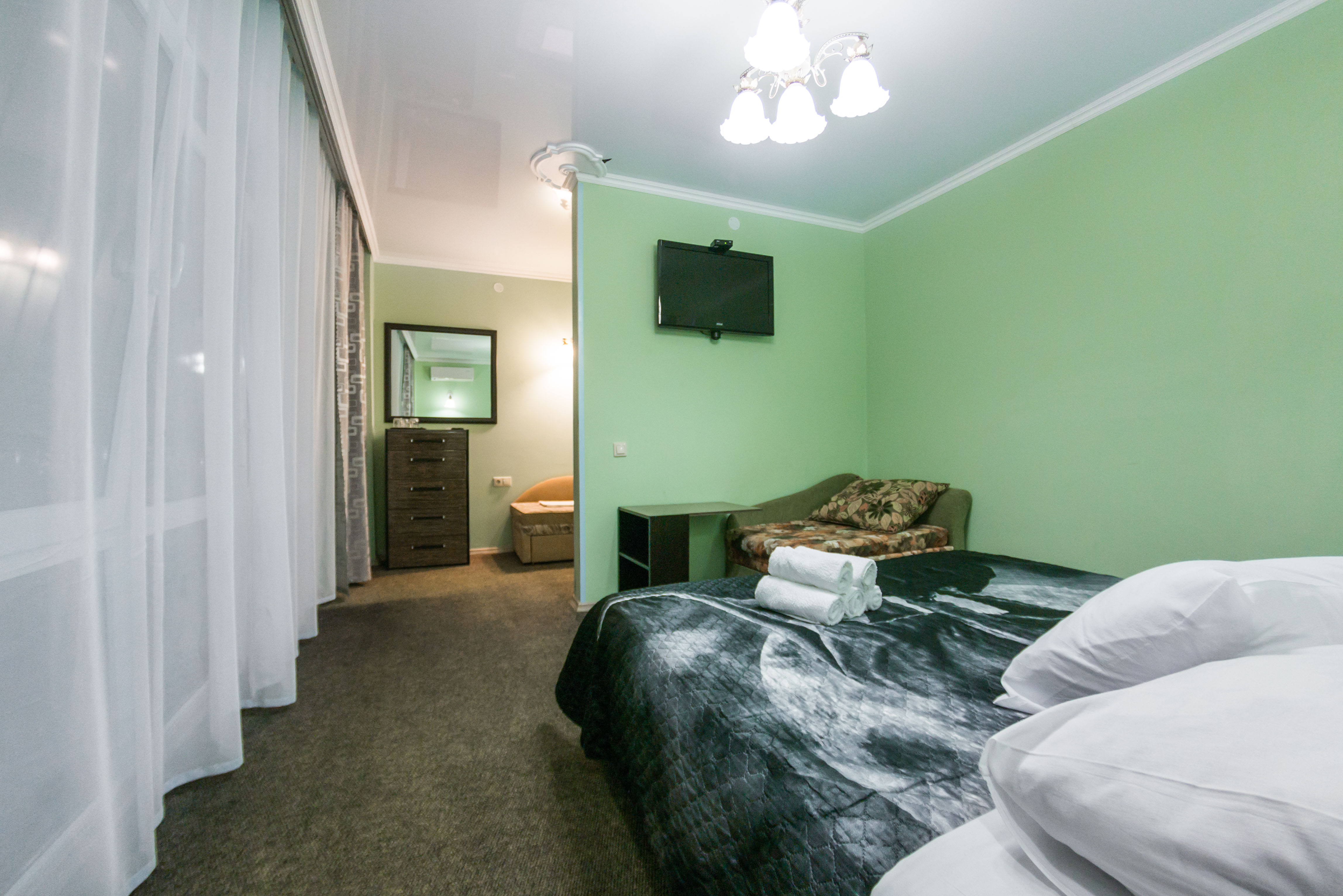 Пятиместный номер с балконом