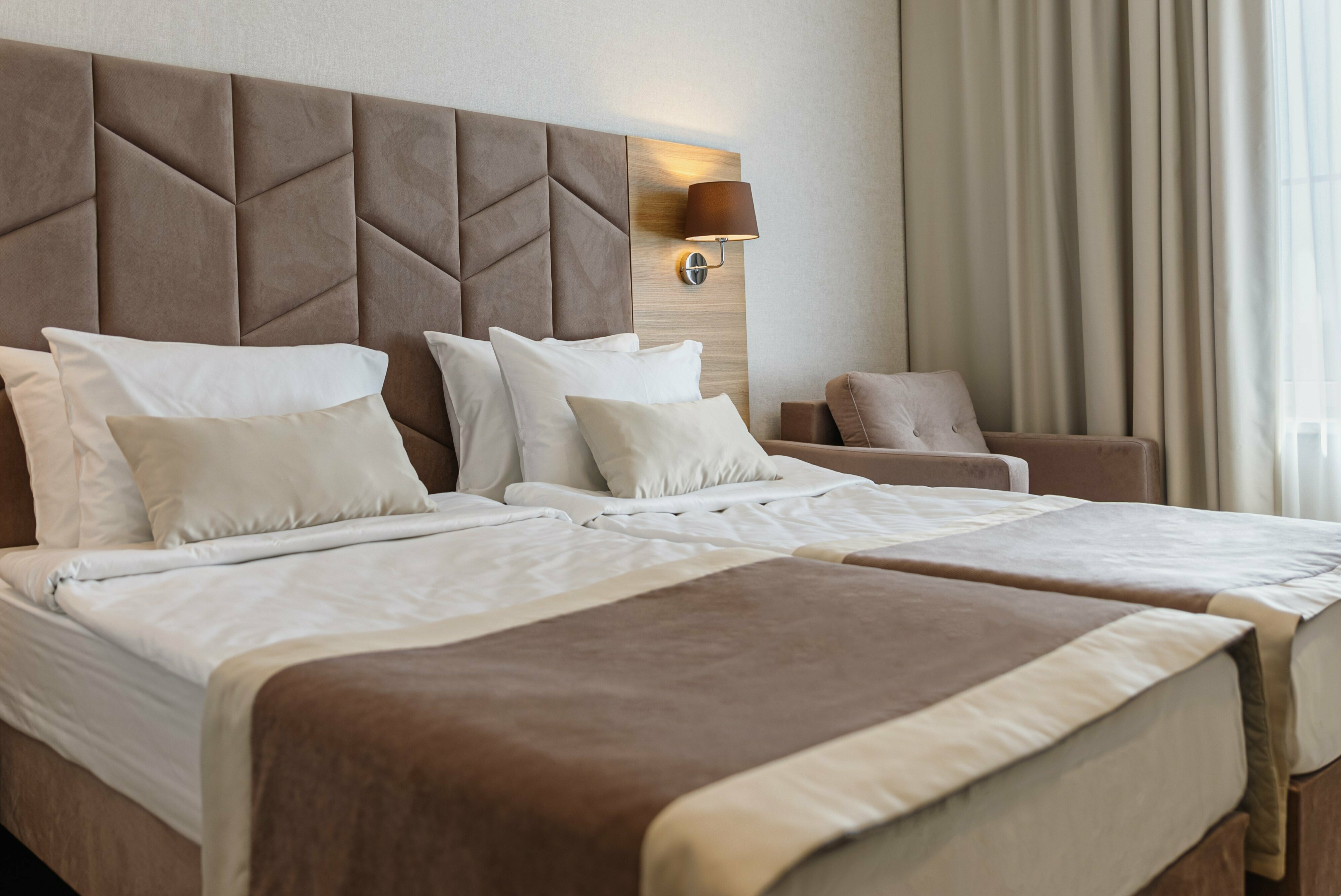 Трёхместный с 2 отдельными кроватями и дополнительным местом стандарт плюс