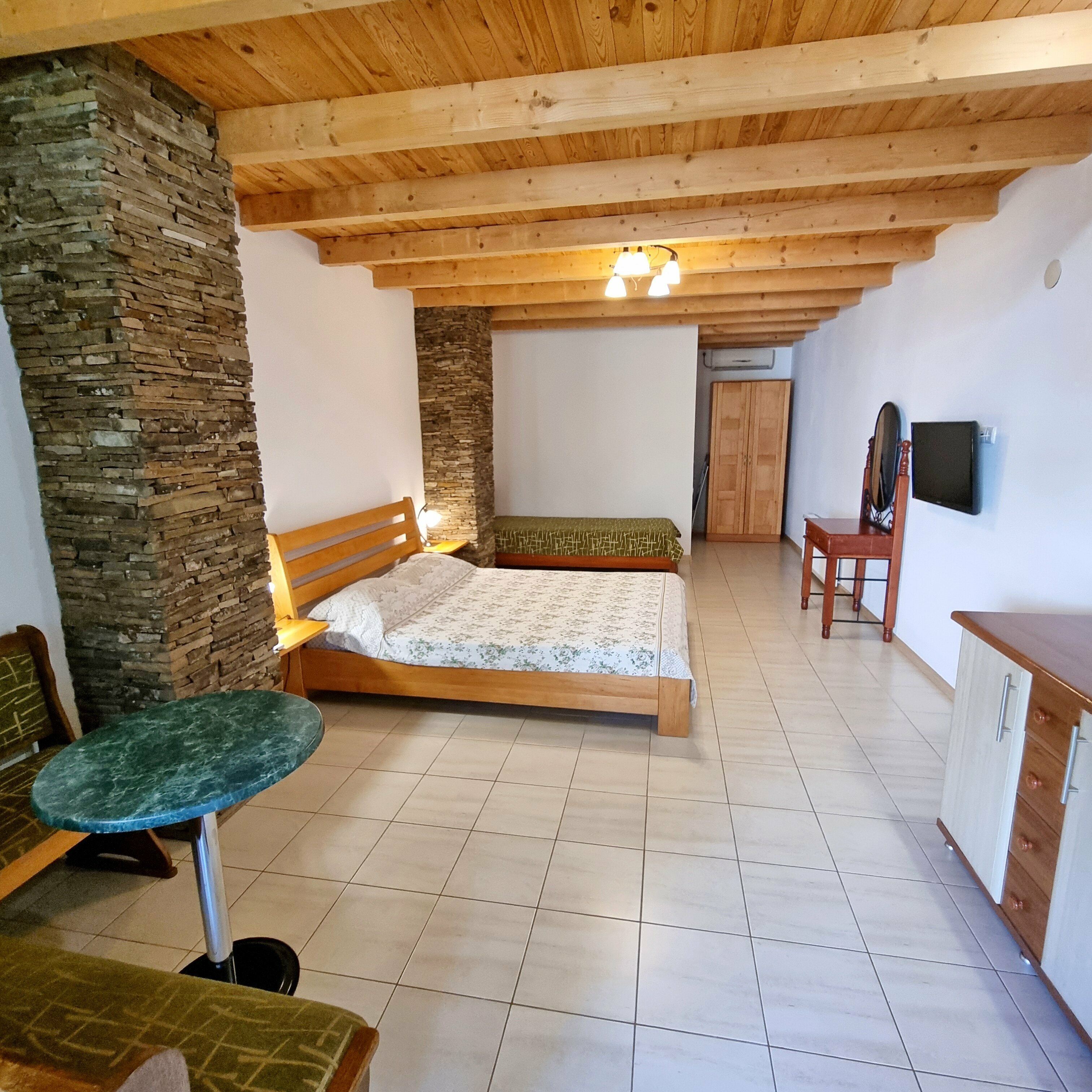 Номер-студия с видом на сад