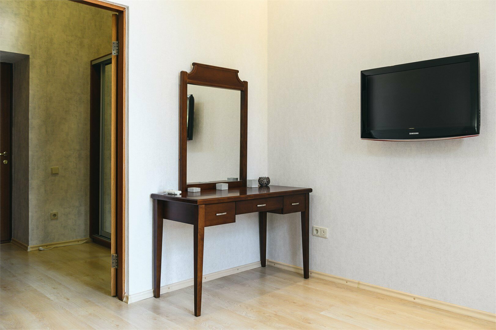 17 Полулюкс , вид на море, балкон 1 этаж