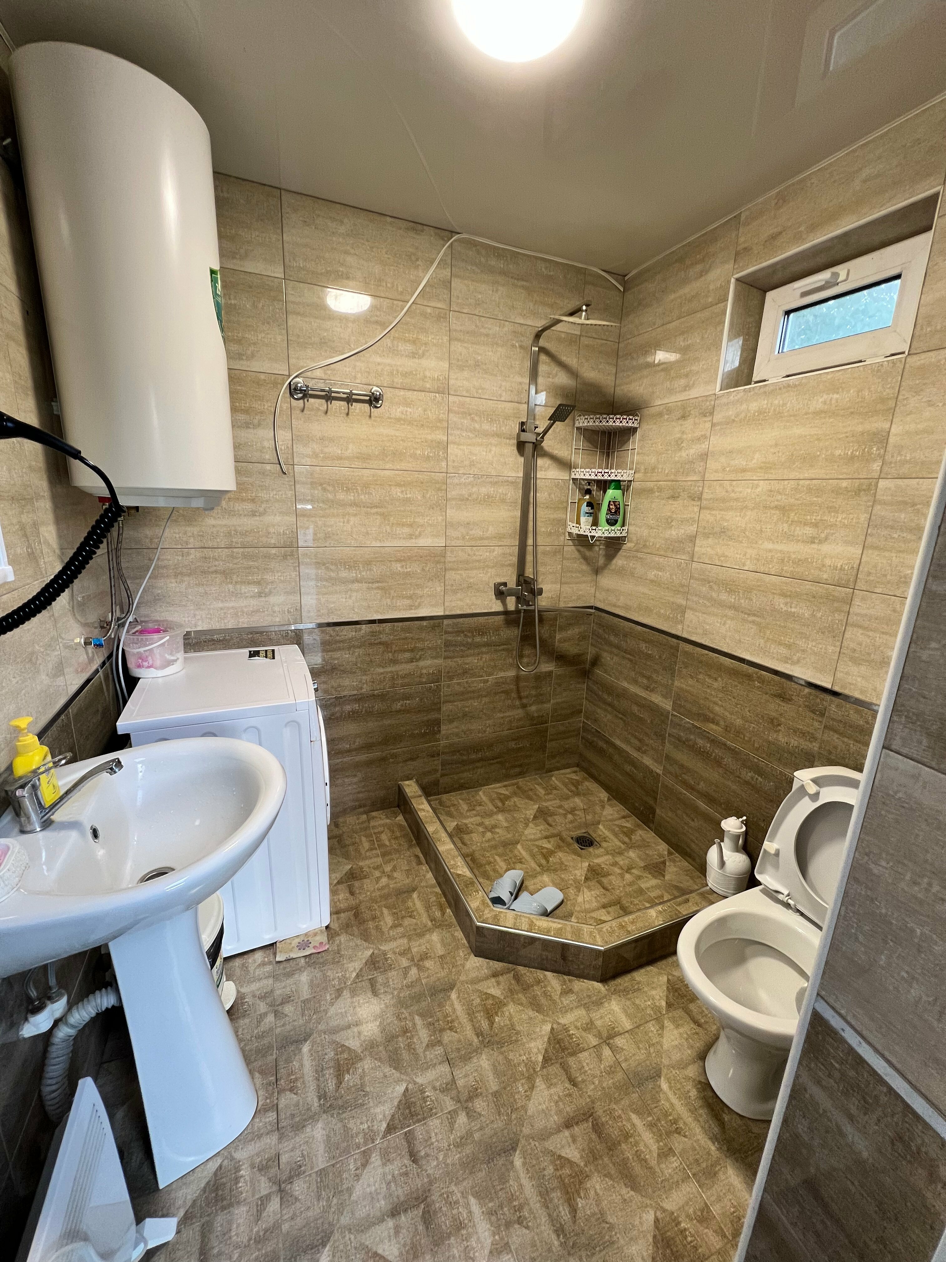 Двухместный номер с личным туалетом и душем на улице