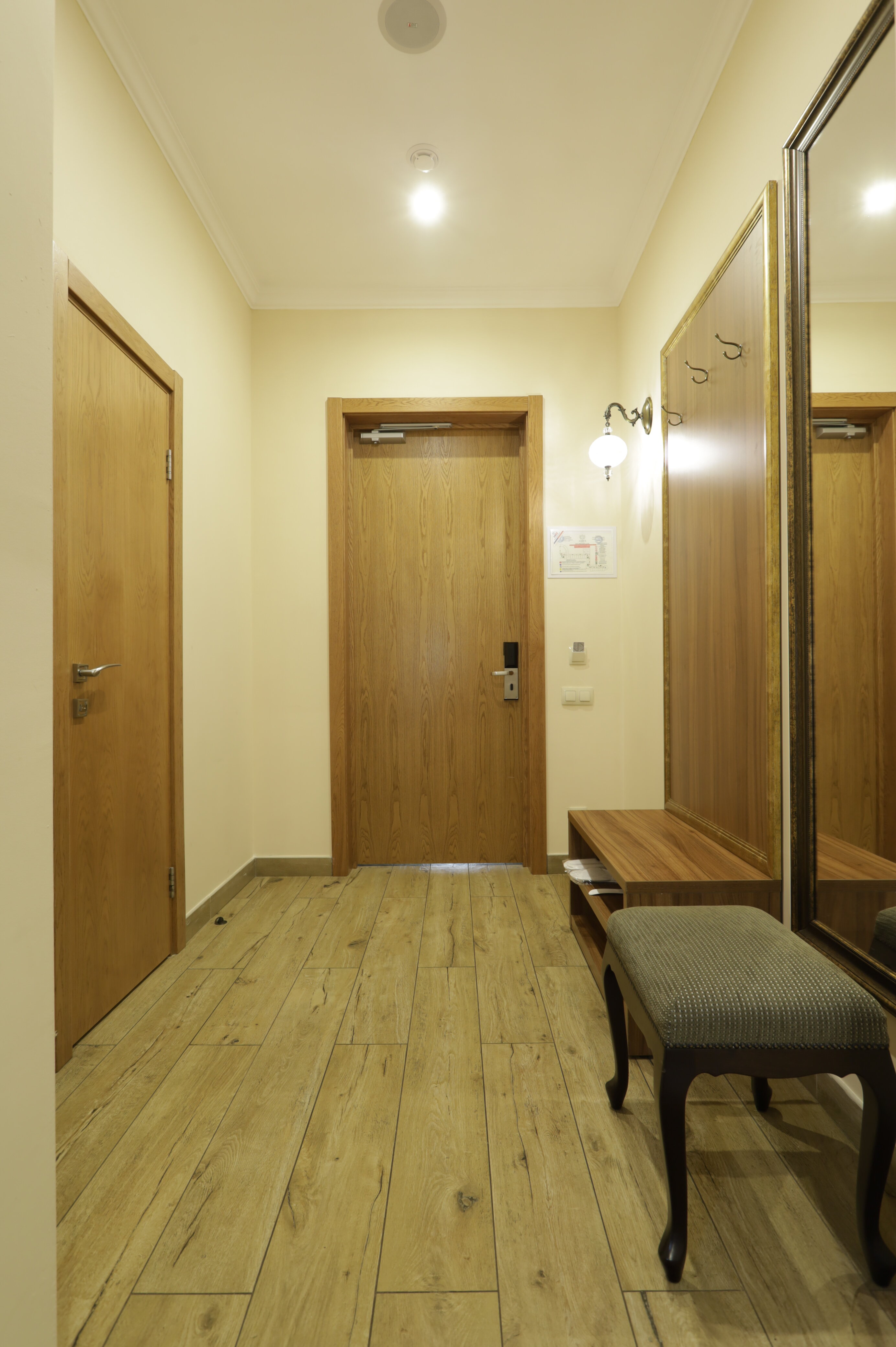 Апартаменты трехкомнатные с террасой вид на парк/горы. Главный корпус 5*