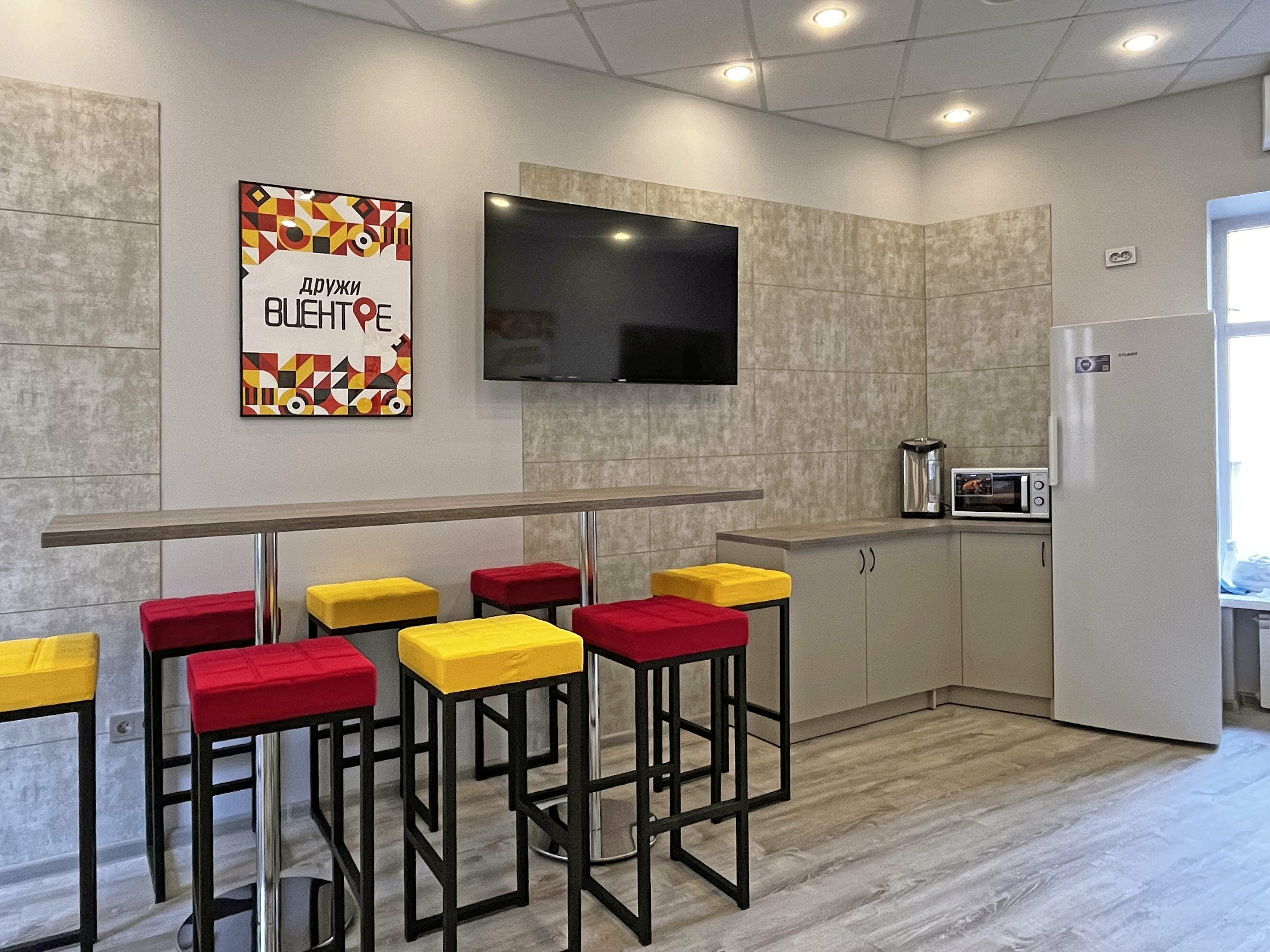 Кровать в общем номере для мужчин и женщин с 10 кроватями