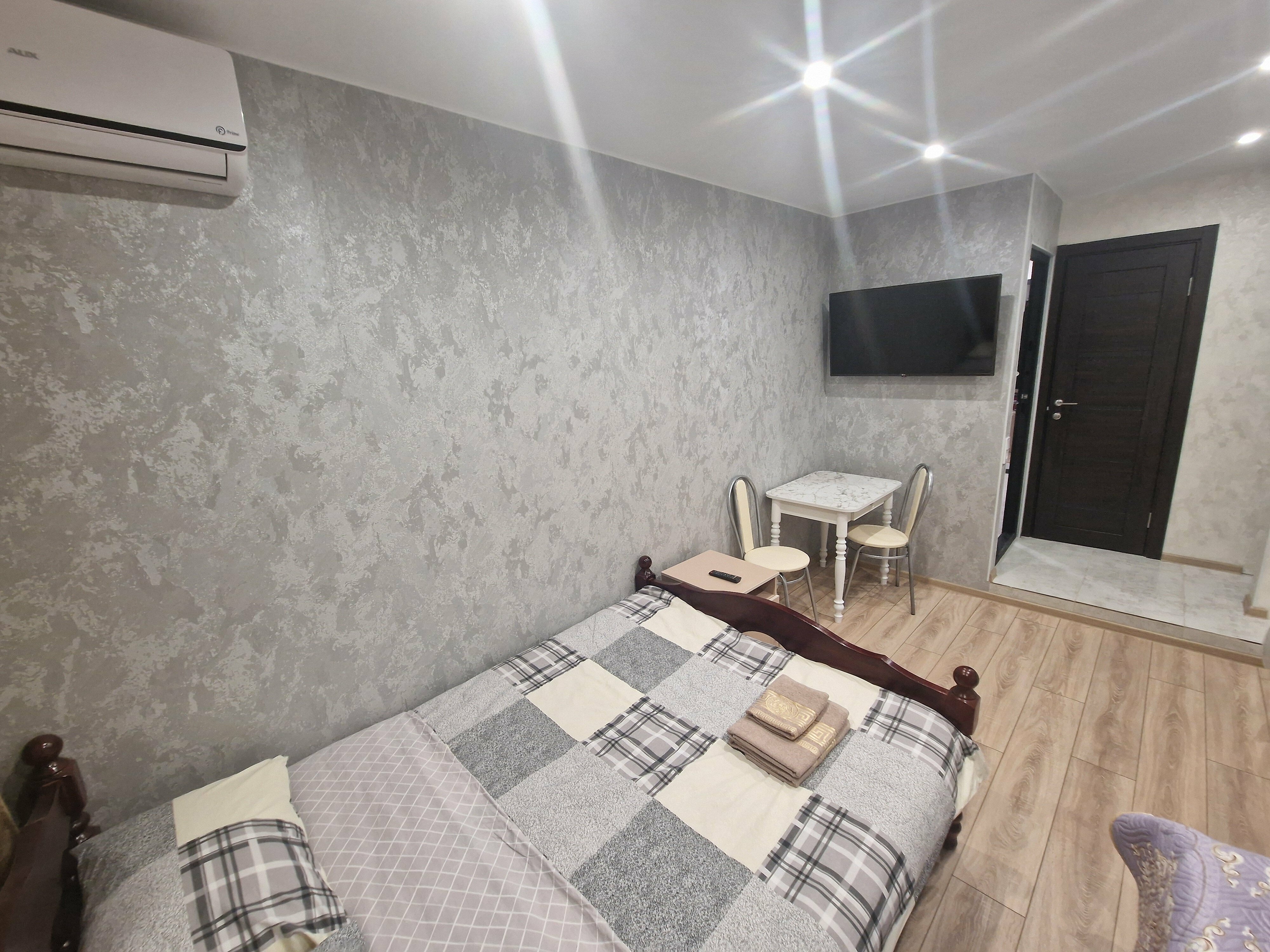 Трехместный номер с общей ванной комнатой