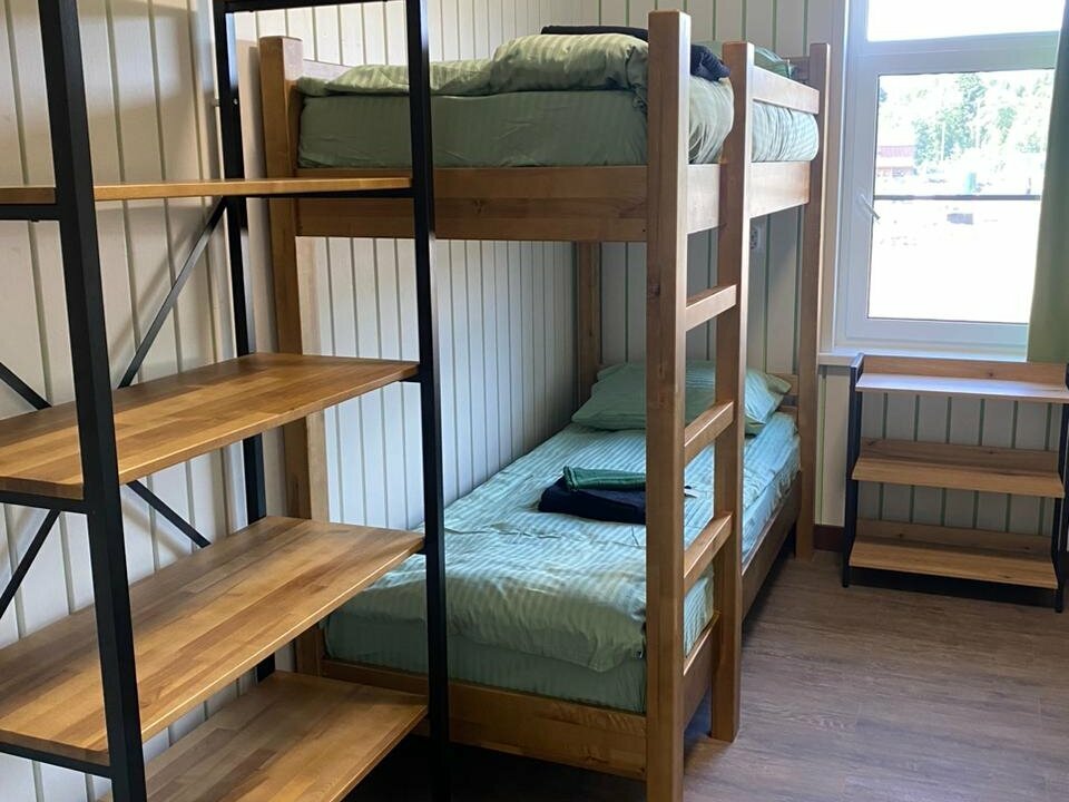 Трехместный номер эконом-класса с общей ванной комнатой