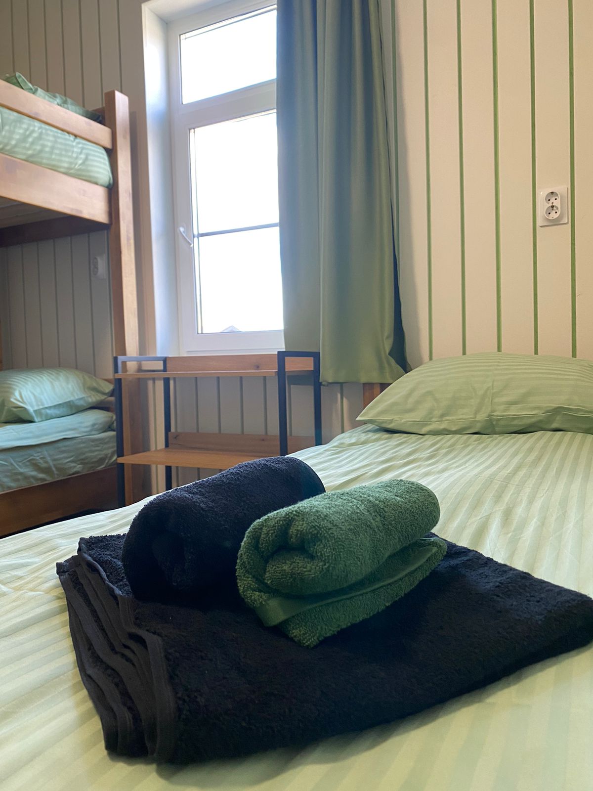 Трехместный номер эконом-класса с общей ванной комнатой