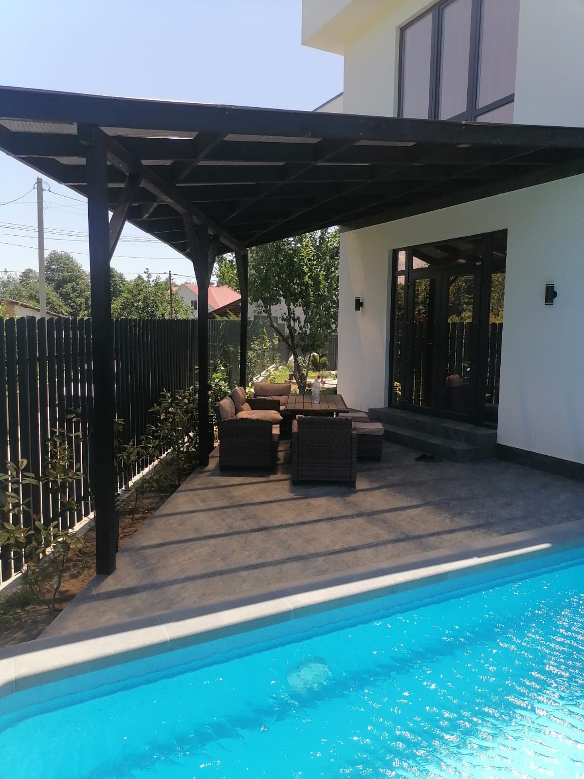 Дом с собственным бассейном