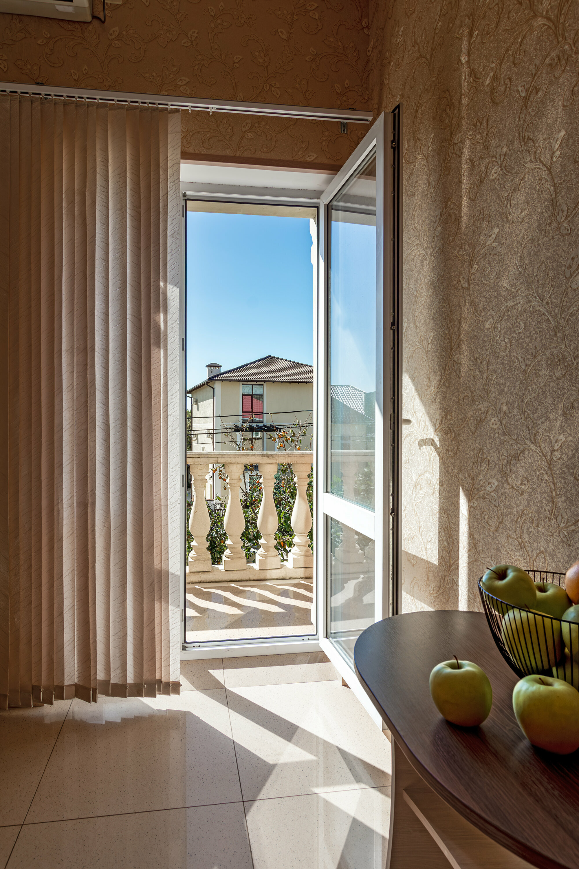 Трехместный номер с балконом