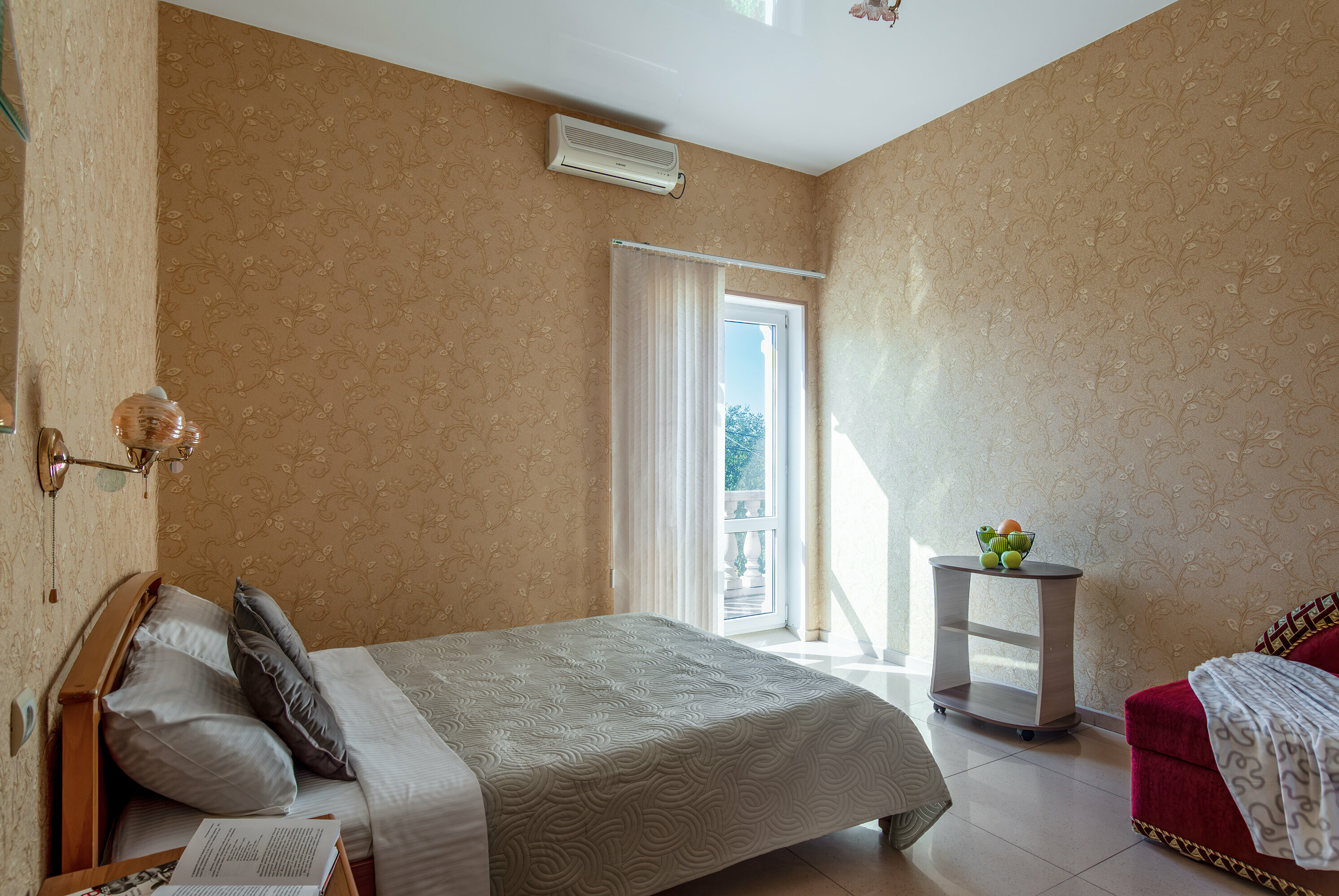 Трехместный номер с балконом