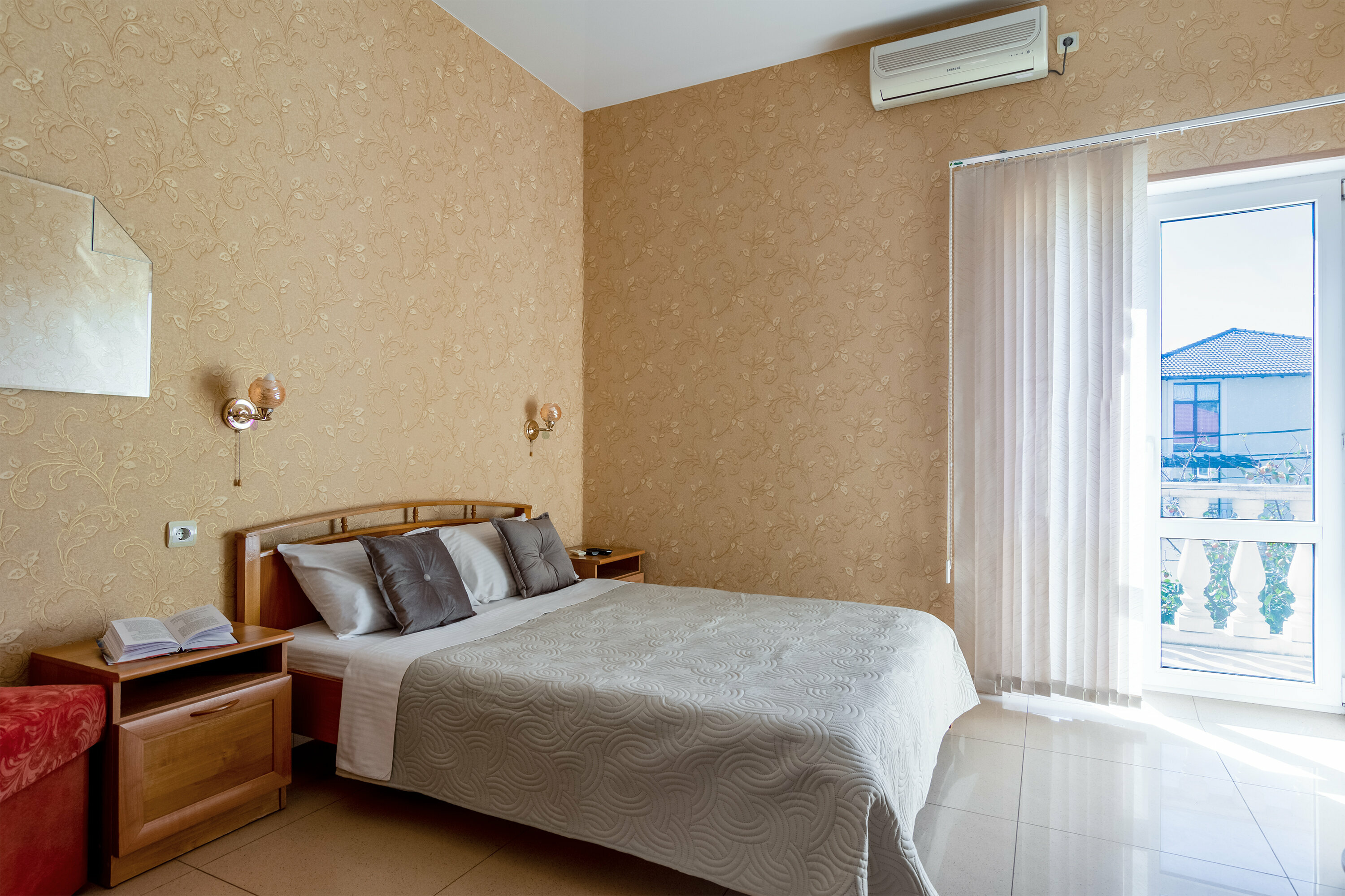 Трехместный номер с балконом