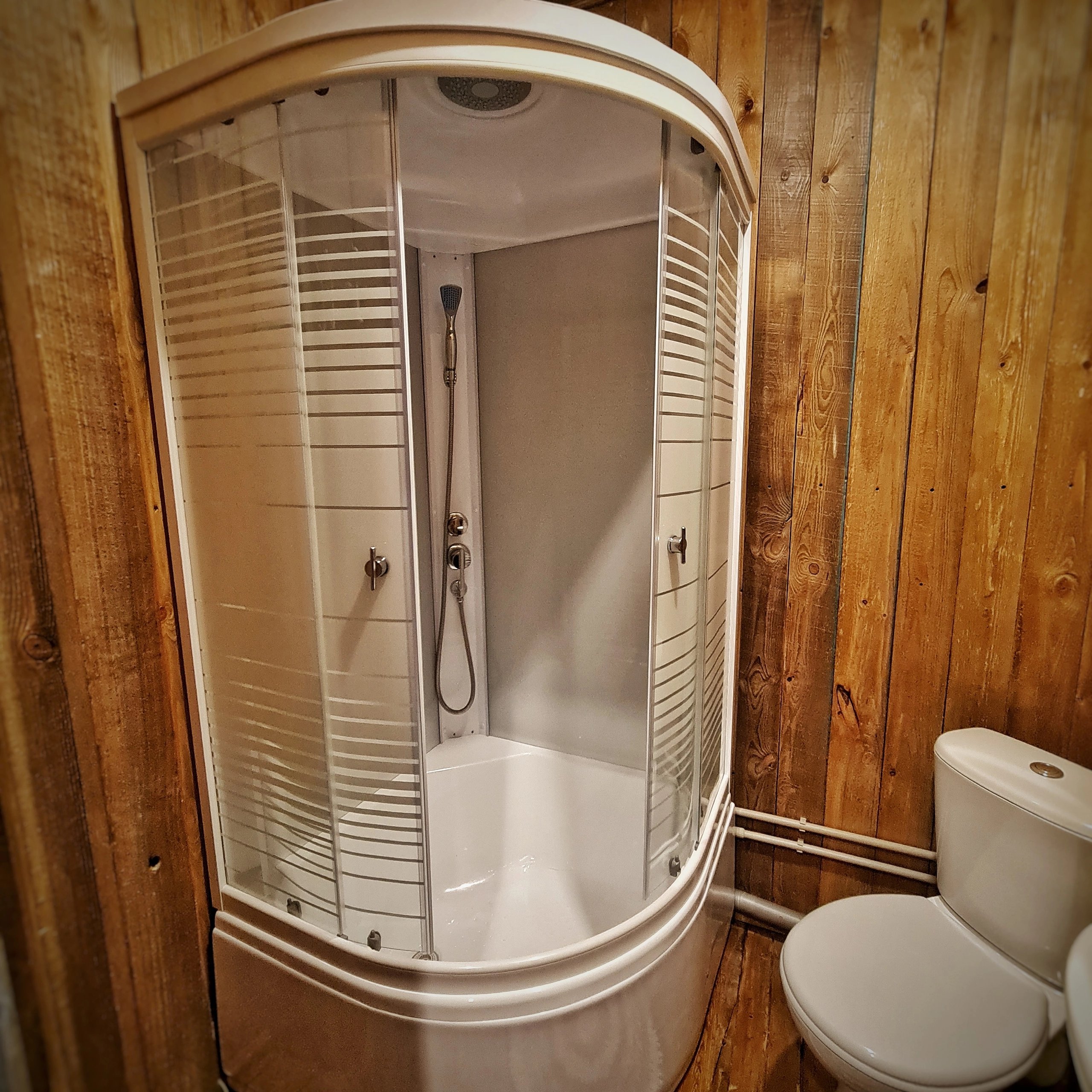 Трехместный номер «Комфорт» с душем