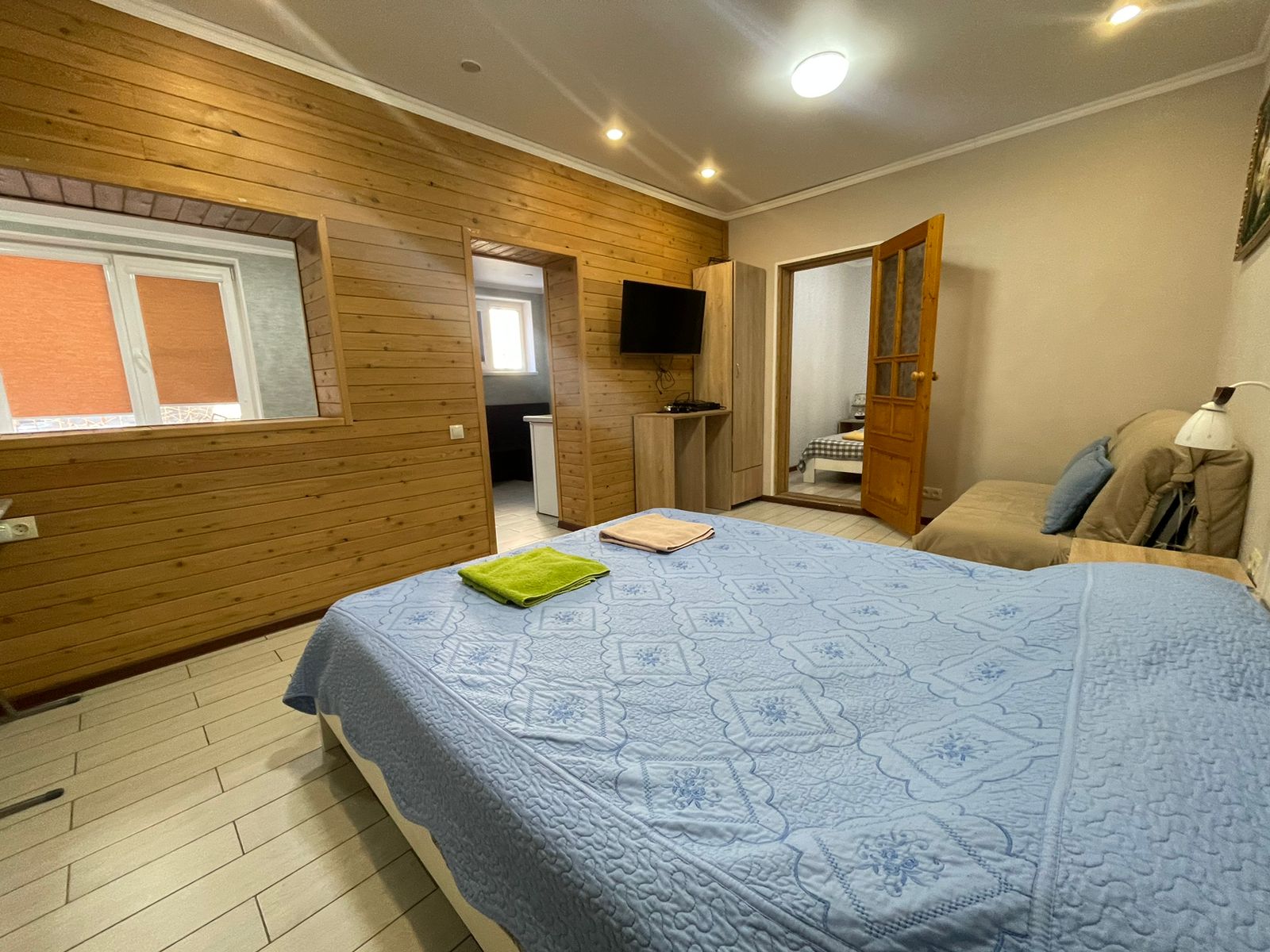 Двухкомнатный домик с двориком и мангалом