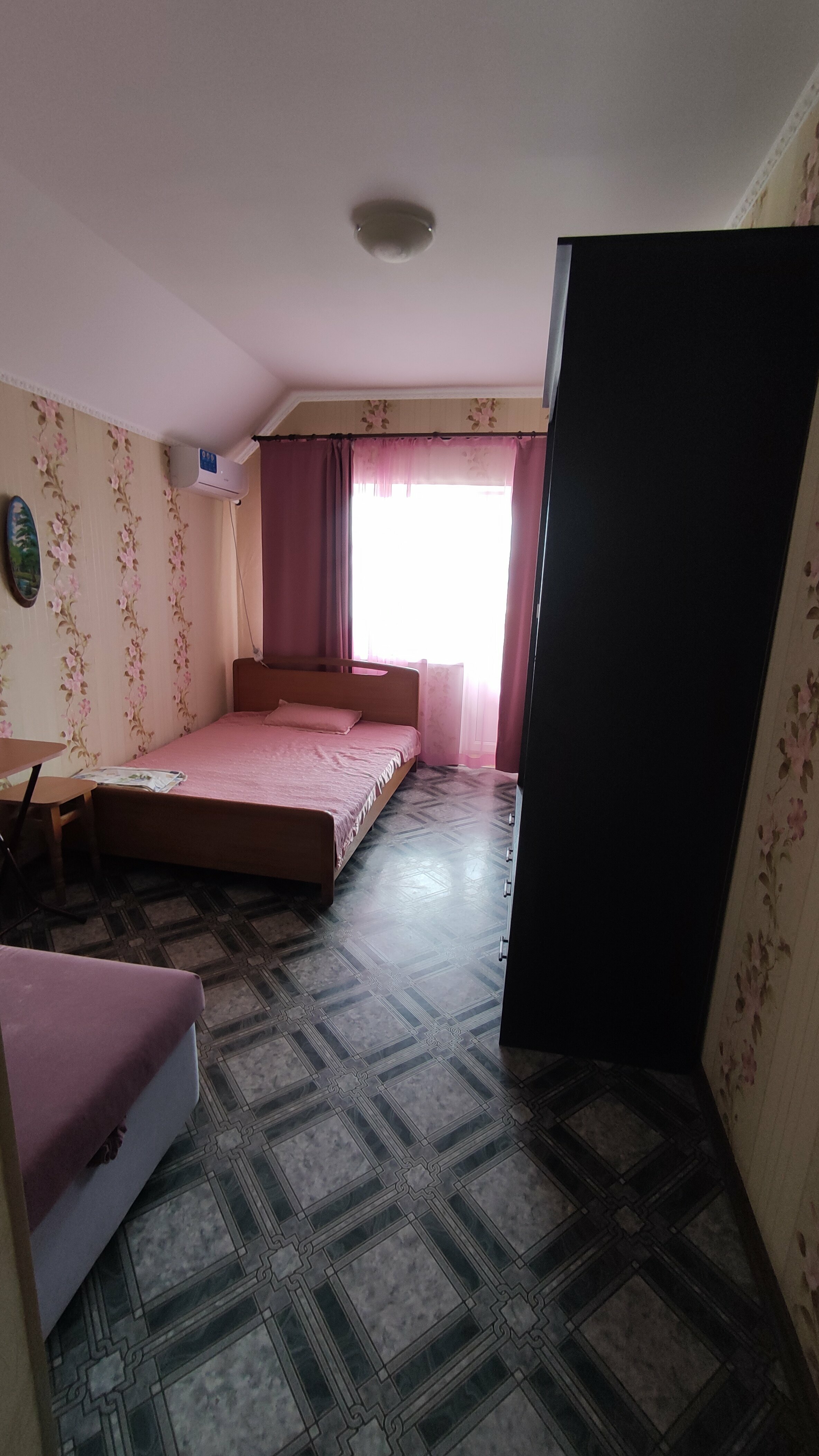 Трехместный номер с балконом