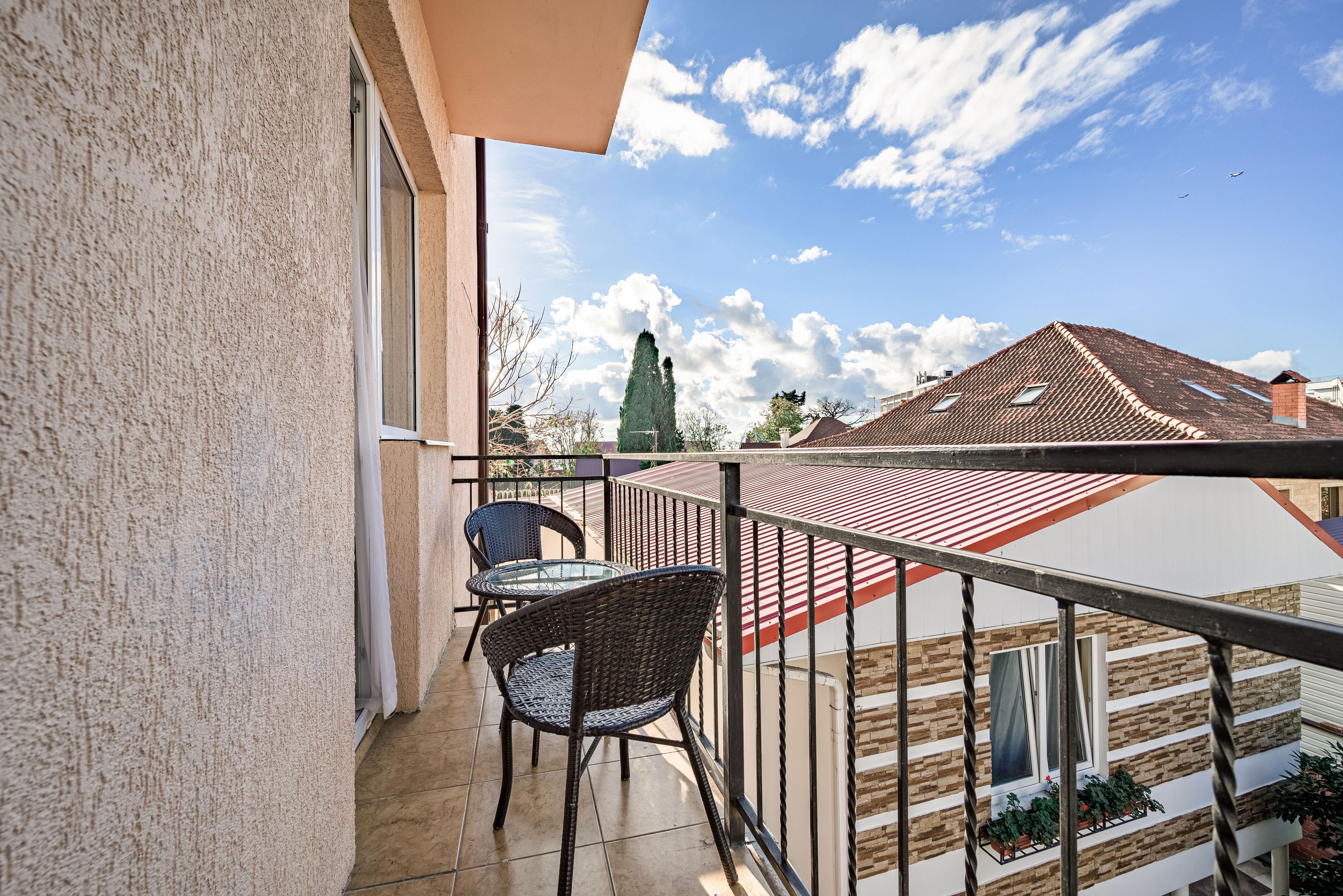 Трехместный номер с балконом