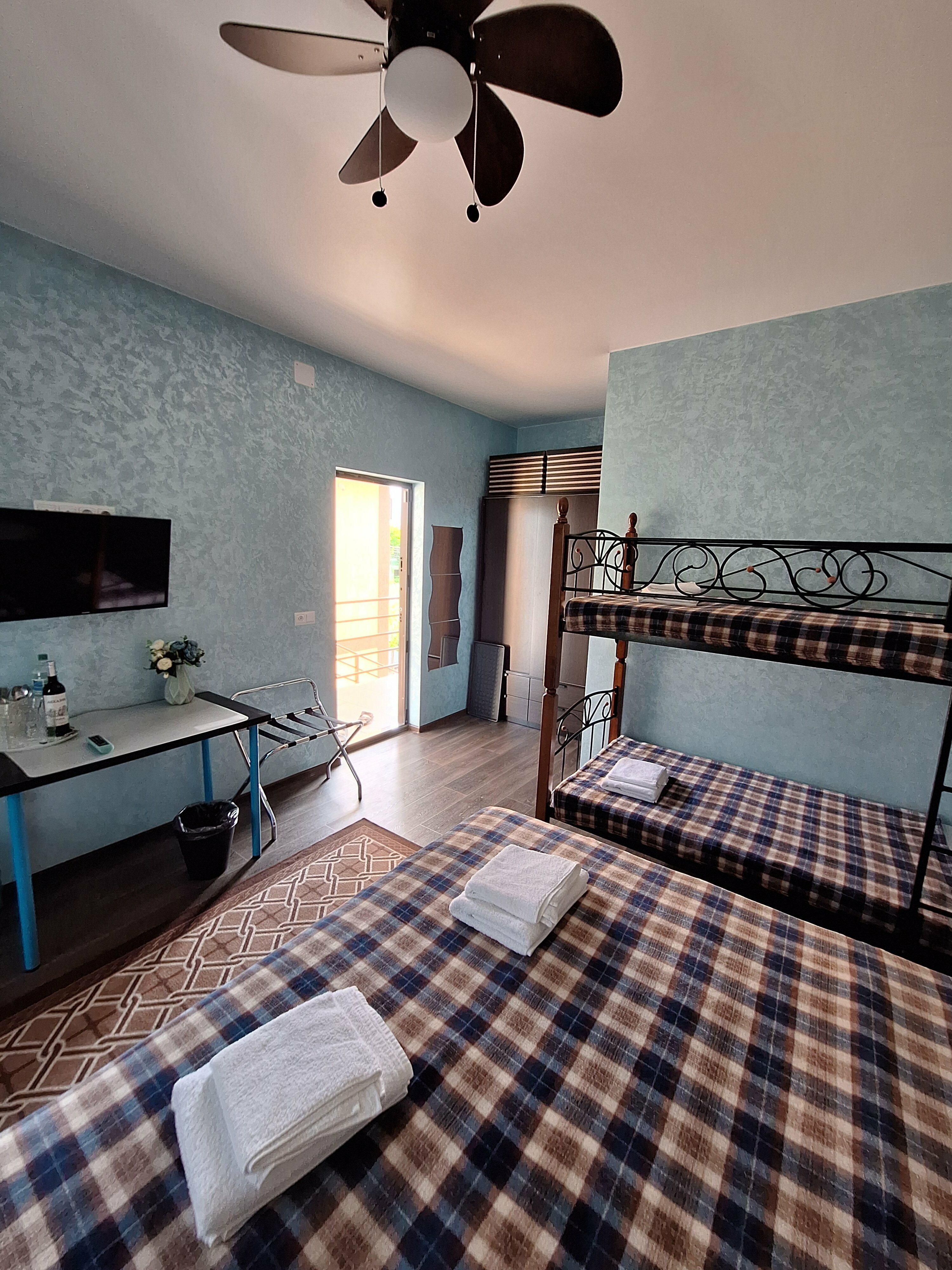 Семейный номер с видом на горы